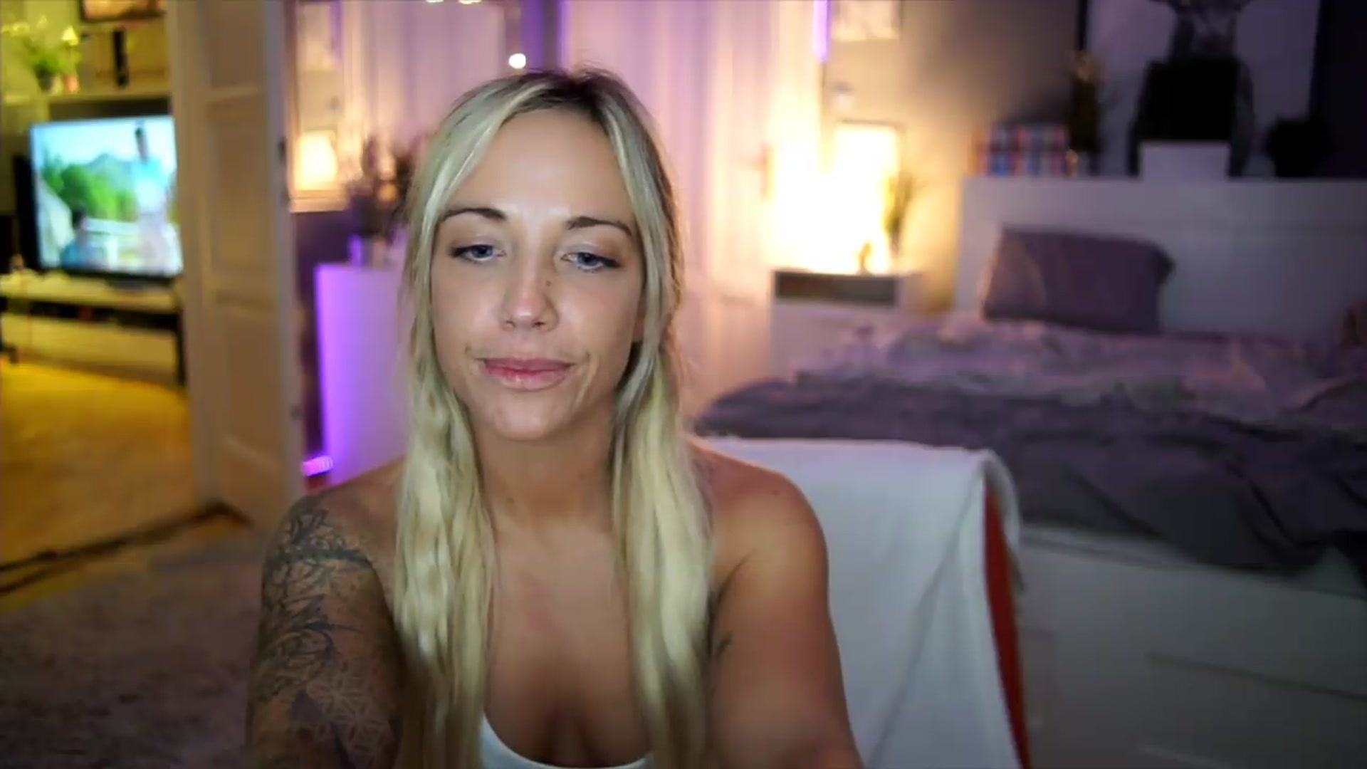 Gallery image thumbnail from Hotangelalli's myfreecams stream on, 08/09/2026, 23:27 image 18 of 20