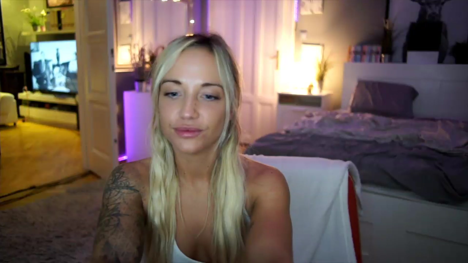 Gallery image thumbnail from Hotangelalli's myfreecams stream on, 08/09/2026, 23:27 image 9 of 20