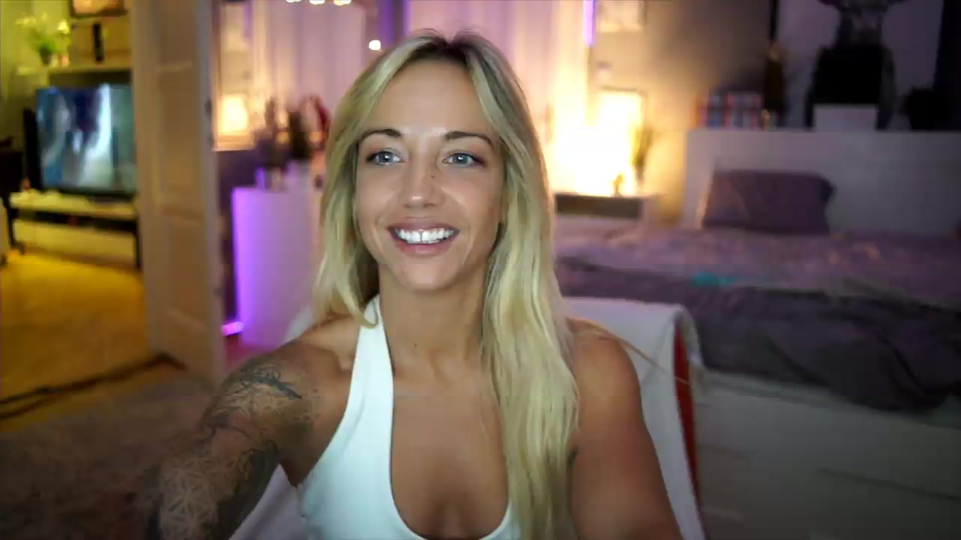Gallery image thumbnail from Hotangelalli's myfreecams stream on, 08/10/2026, 24:52 image 1 of 20