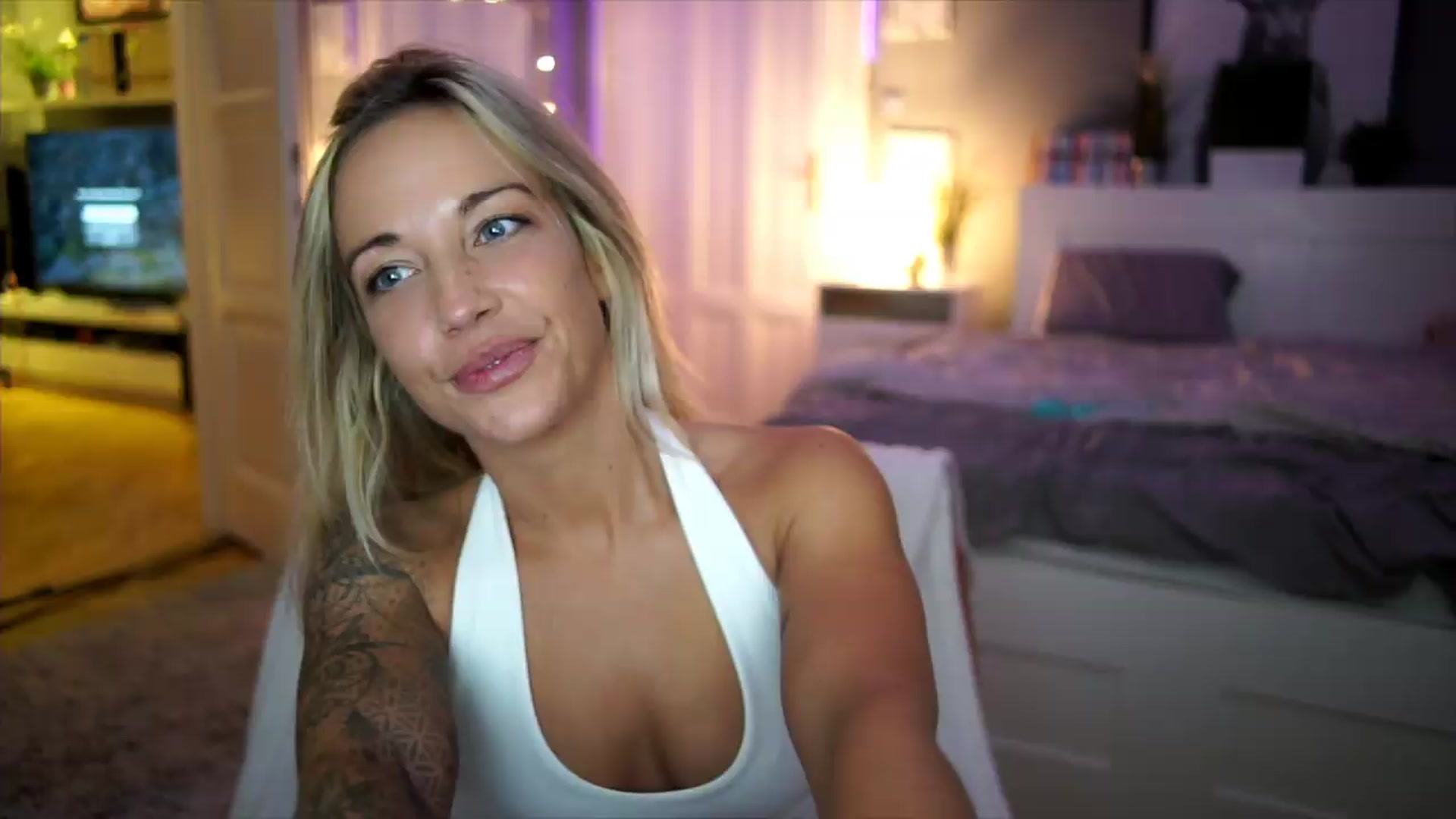 Gallery image thumbnail from Hotangelalli's myfreecams stream on, 08/10/2026, 24:52 image 7 of 20