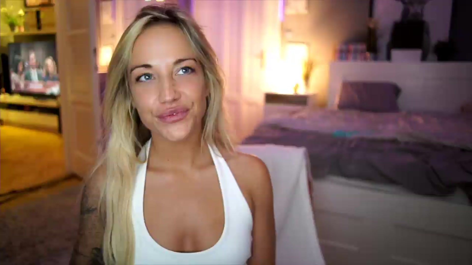 Gallery image thumbnail from Hotangelalli's myfreecams stream on, 08/10/2026, 24:52 image 3 of 20
