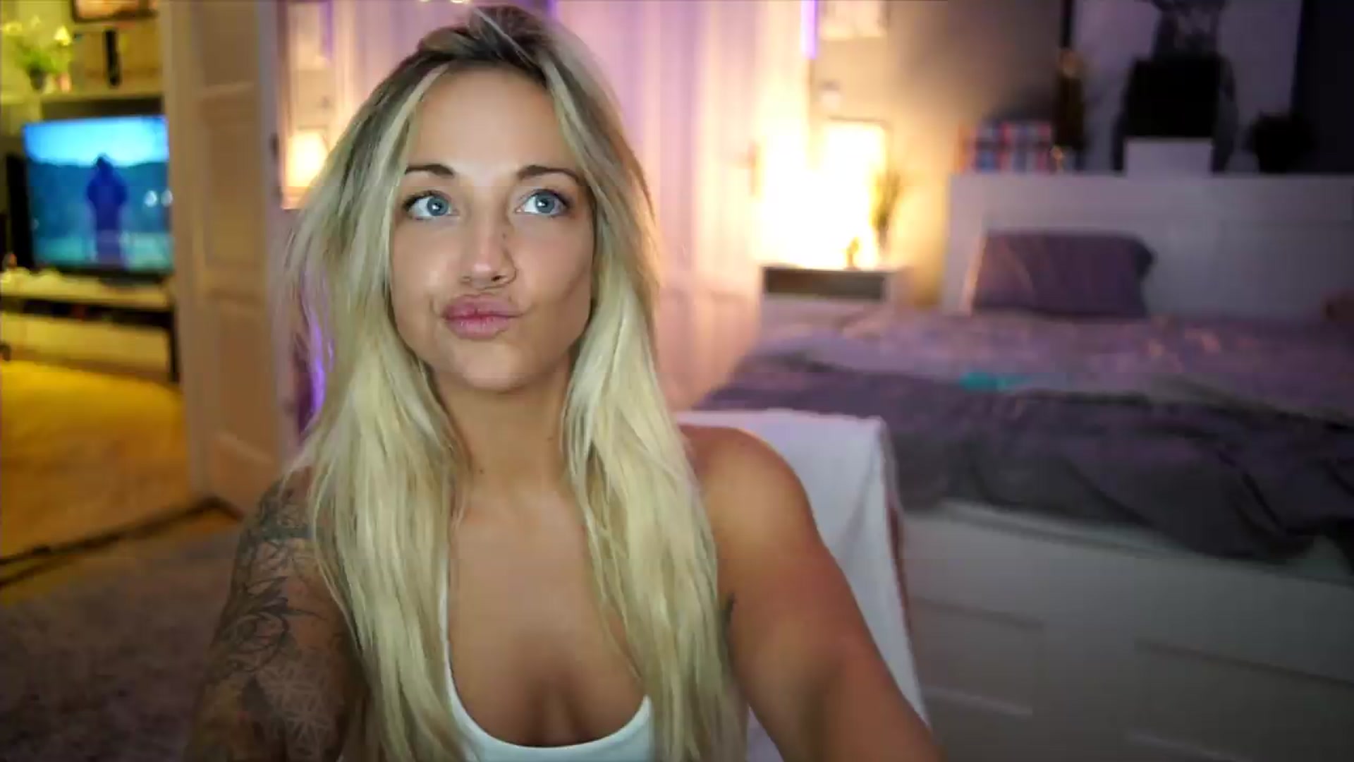 Gallery image thumbnail from Hotangelalli's myfreecams stream on, 08/10/2026, 24:52 image 4 of 20