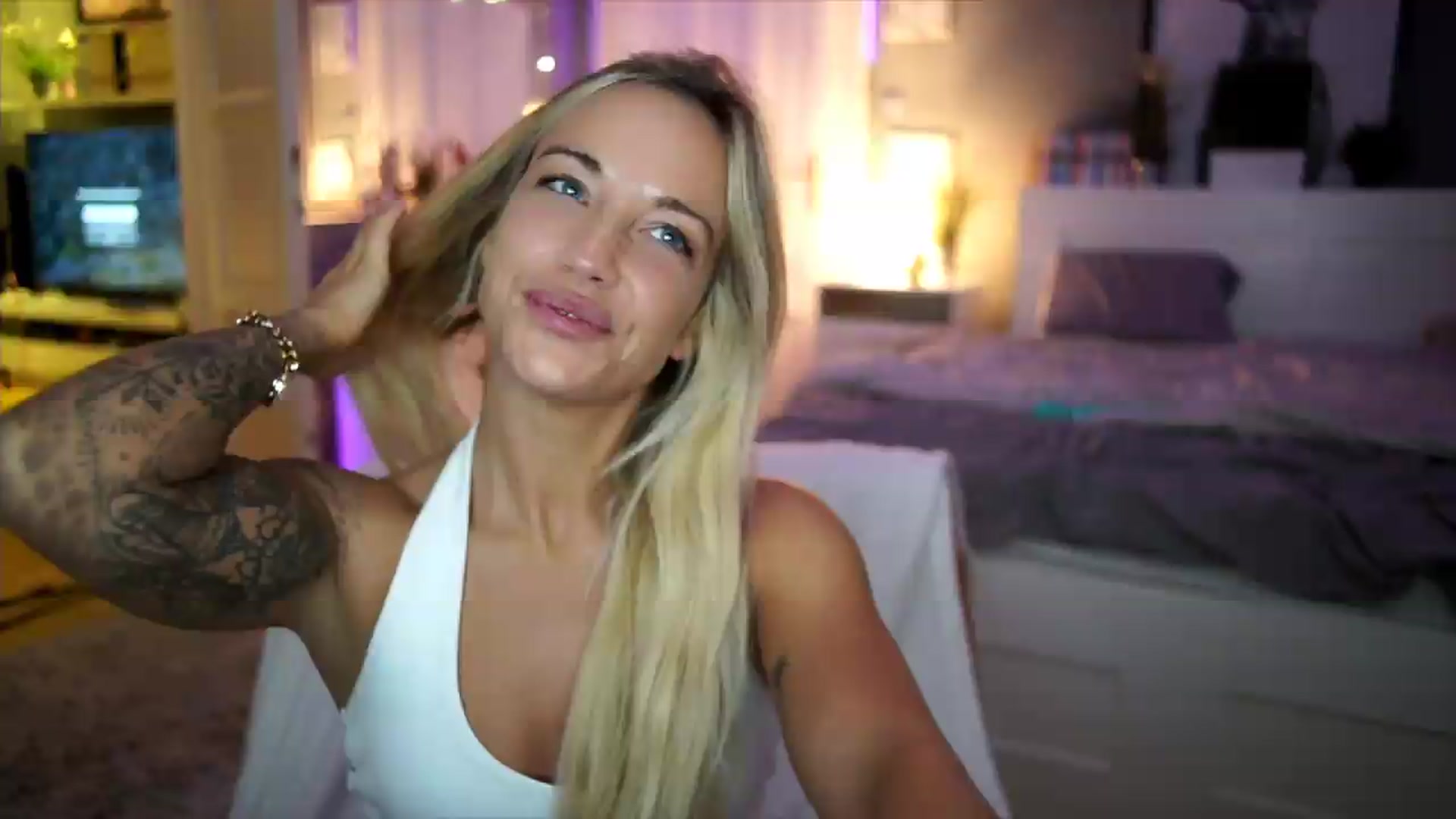 Gallery image thumbnail from Hotangelalli's myfreecams stream on, 08/10/2026, 24:52 image 8 of 20