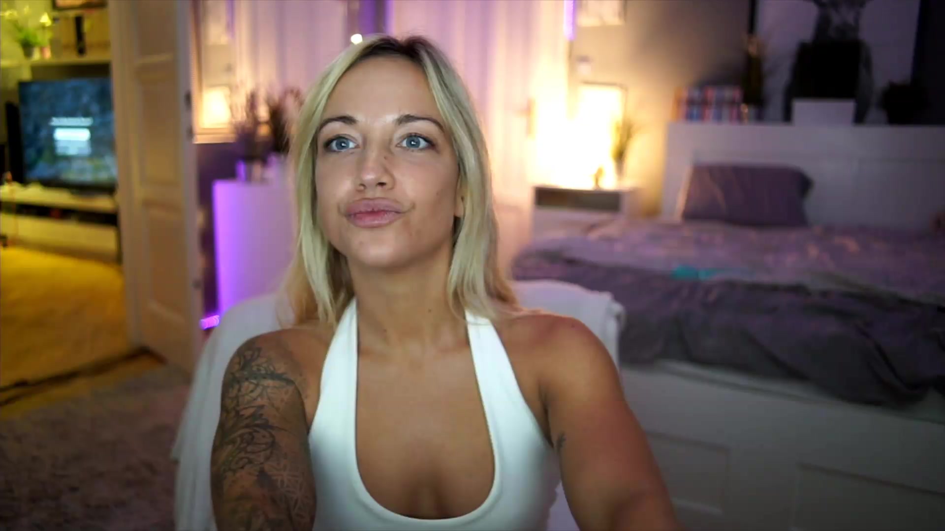 Gallery image thumbnail from Hotangelalli's myfreecams stream on, 08/10/2026, 24:52 image 17 of 20