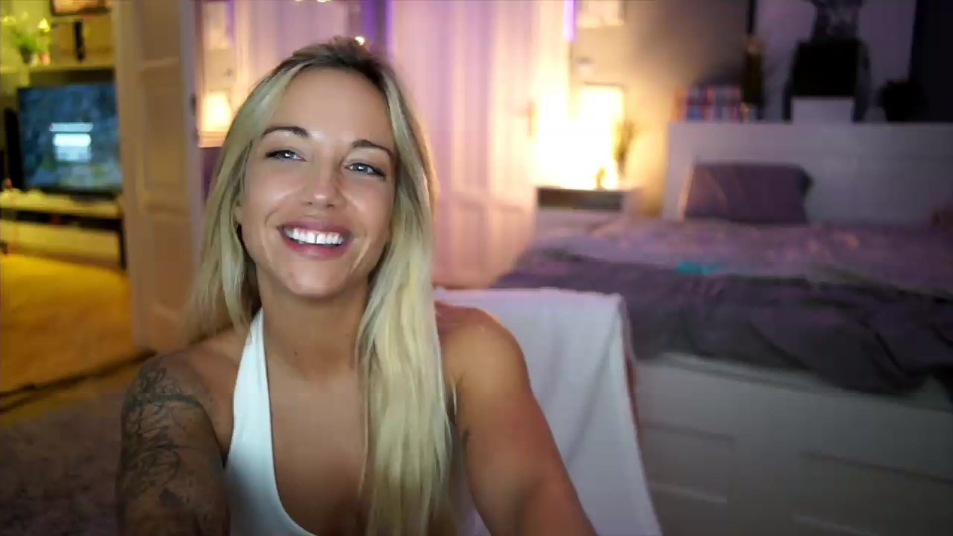 Gallery image thumbnail from Hotangelalli's myfreecams stream on, 08/10/2026, 24:52 image 9 of 20