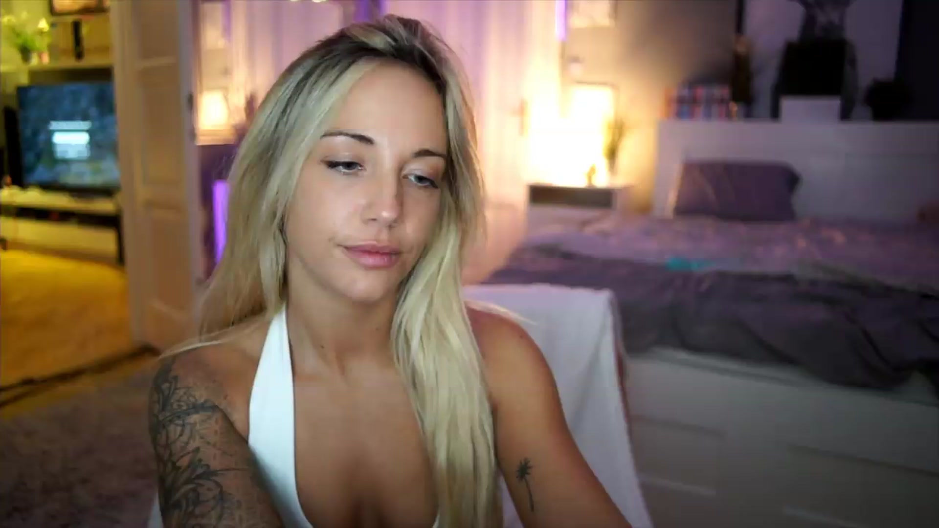 Gallery image thumbnail from Hotangelalli's myfreecams stream on, 08/10/2026, 24:52 image 5 of 20
