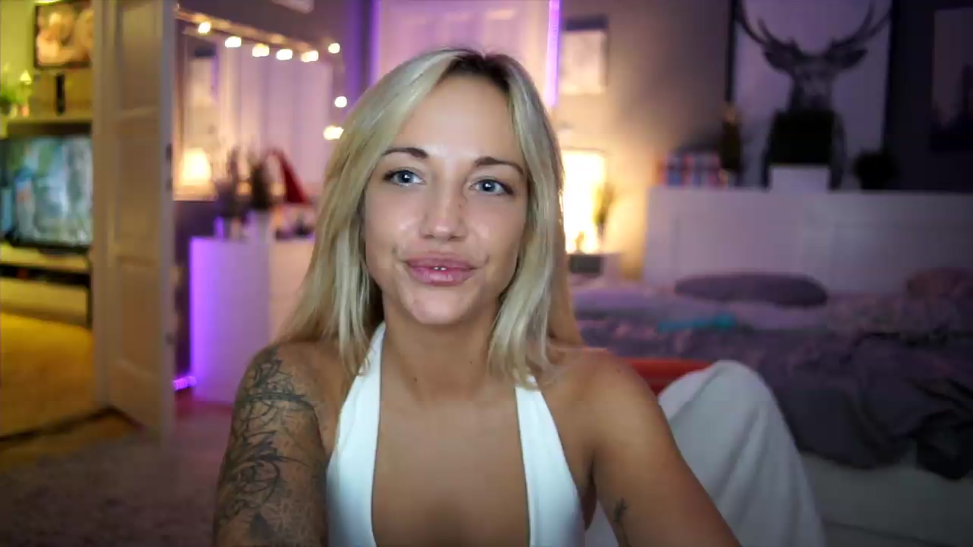 Gallery image thumbnail from Hotangelalli's myfreecams stream on, 08/10/2026, 03:13 image 5 of 20