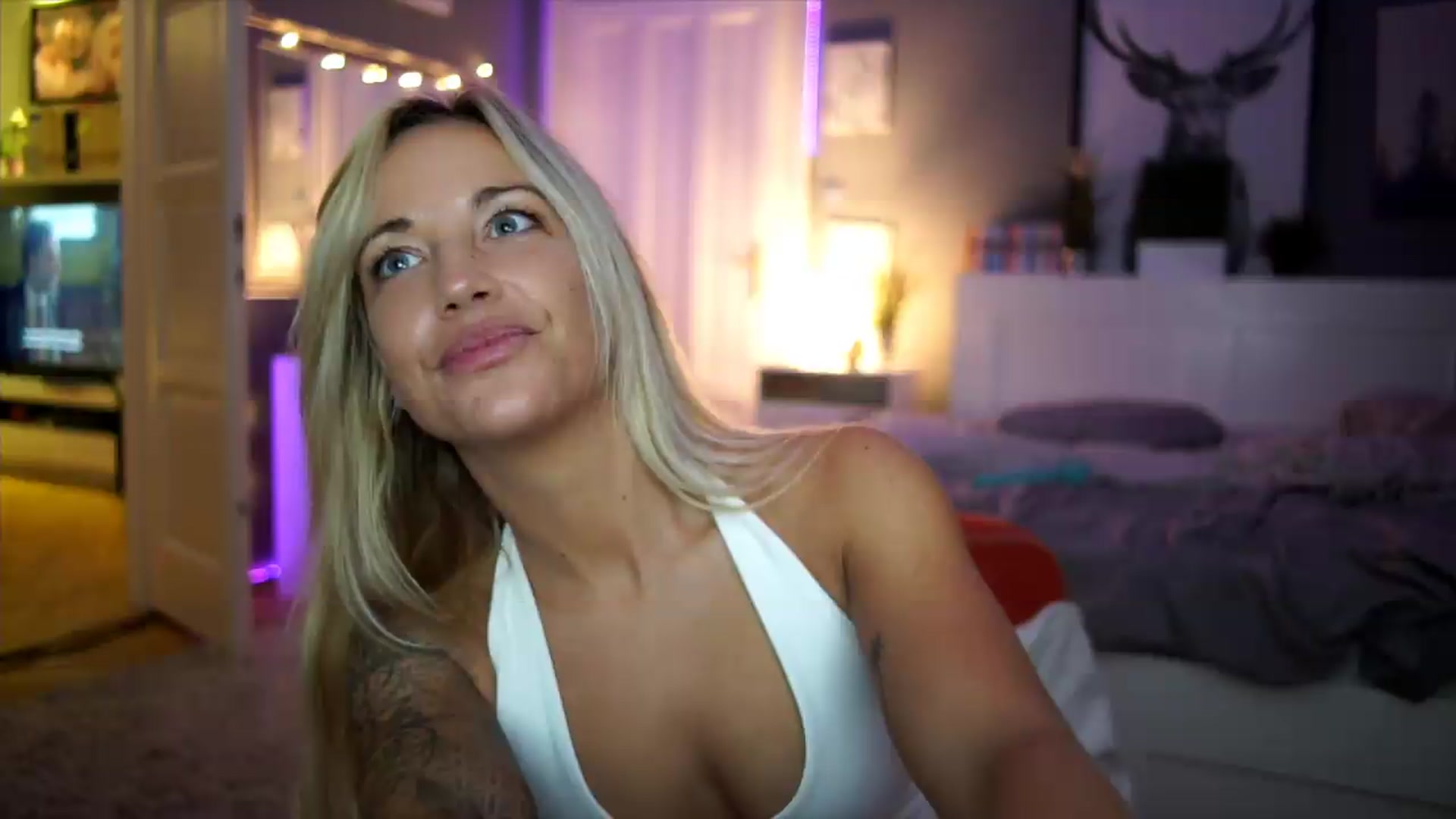 Gallery image thumbnail from Hotangelalli's myfreecams stream on, 08/10/2026, 03:13 image 17 of 20