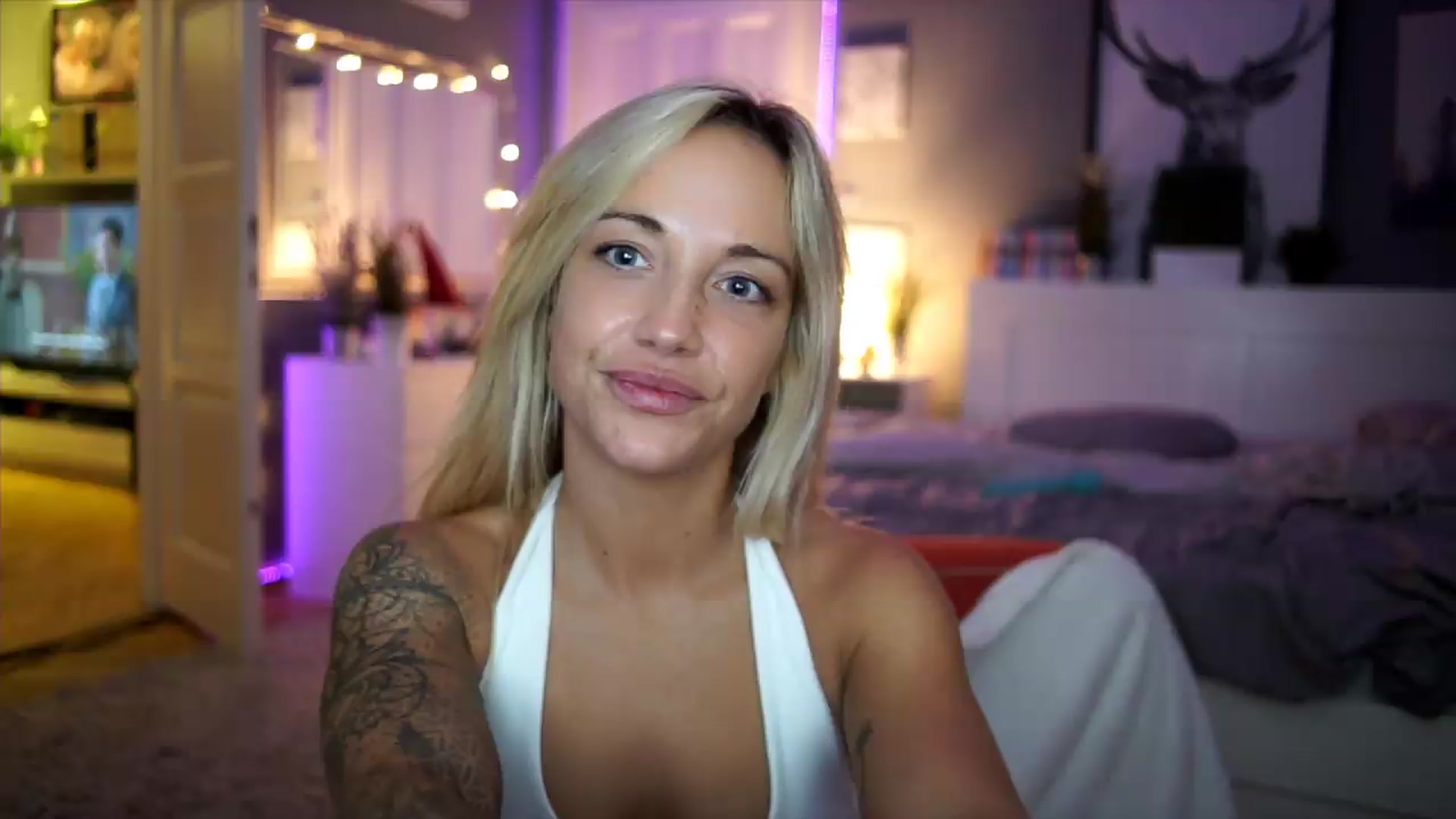 Gallery image thumbnail from Hotangelalli's myfreecams stream on, 08/10/2026, 03:13 image 4 of 20