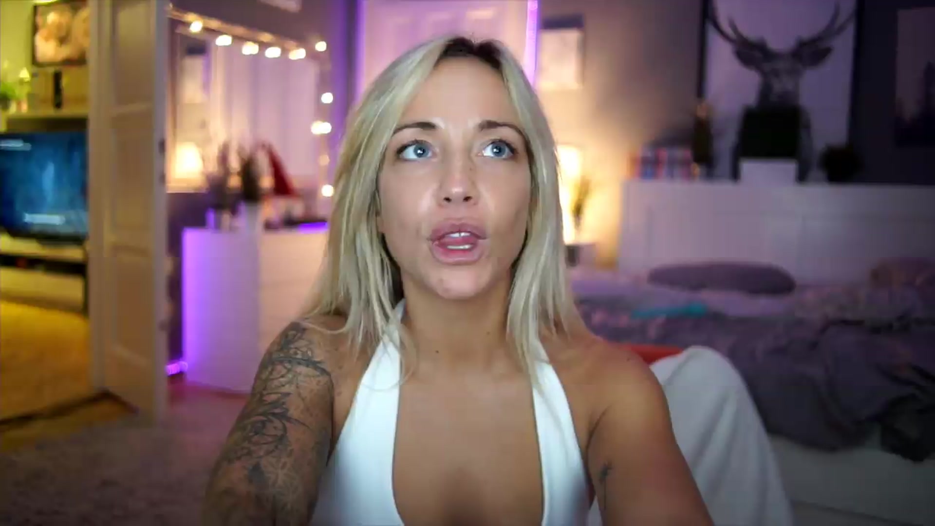 Gallery image thumbnail from Hotangelalli's myfreecams stream on, 08/10/2026, 03:13 image 9 of 20