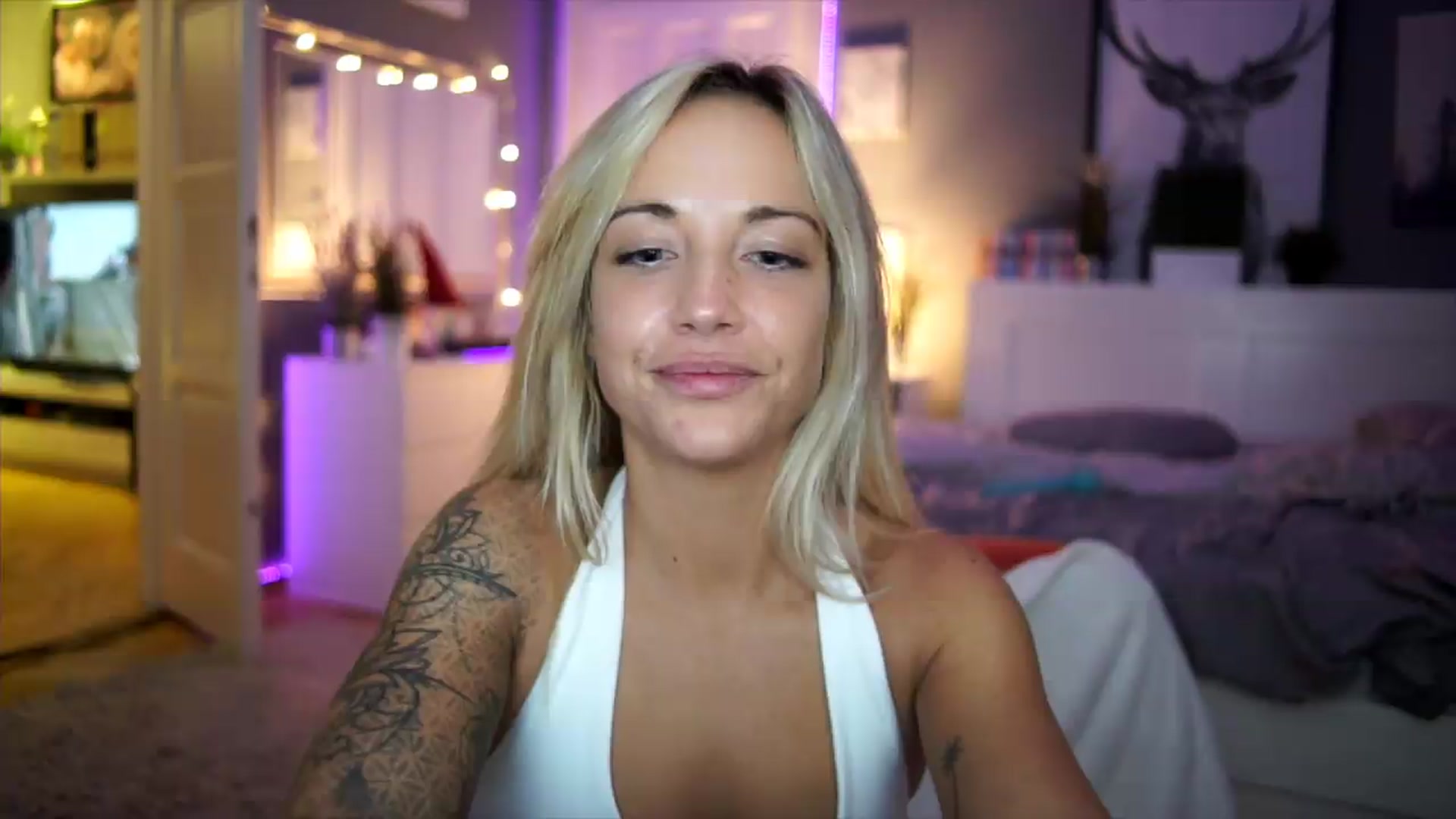 Gallery image thumbnail from Hotangelalli's myfreecams stream on, 08/10/2026, 03:13 image 6 of 20