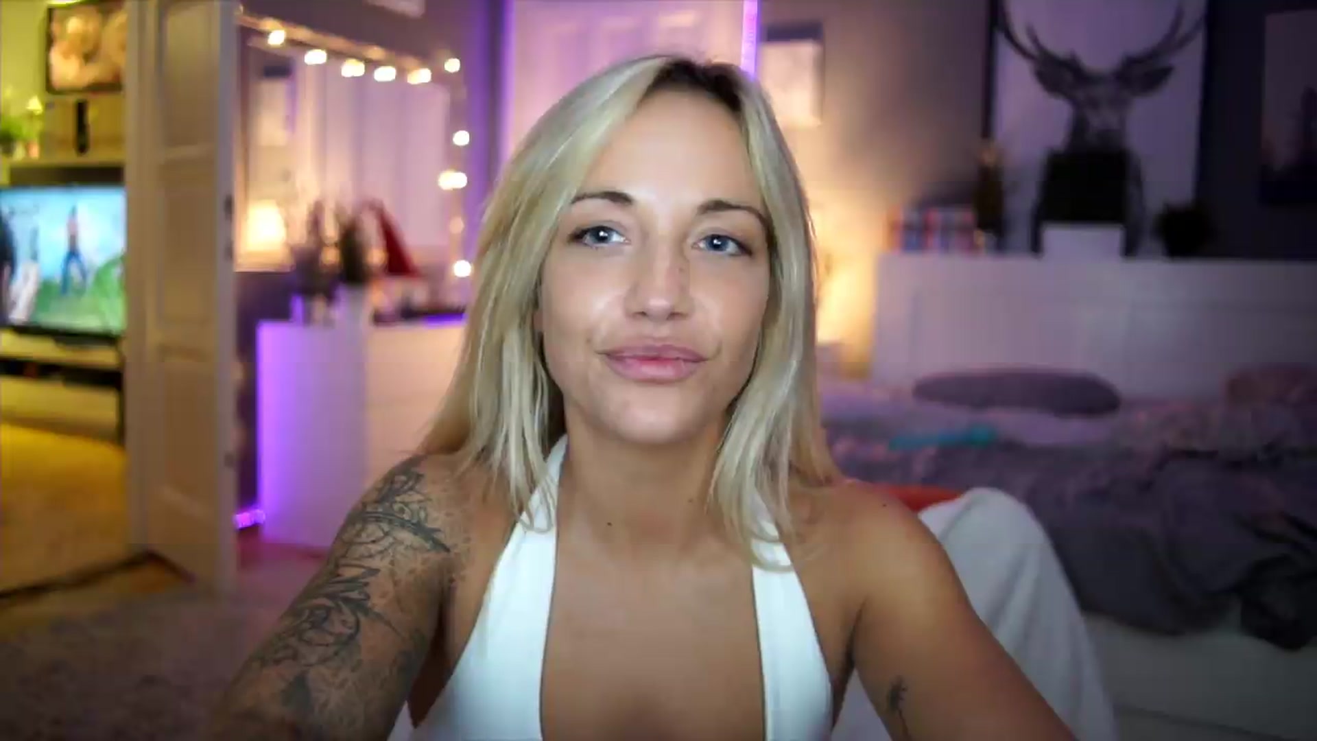 Gallery image thumbnail from Hotangelalli's myfreecams stream on, 08/10/2026, 03:13 image 7 of 20