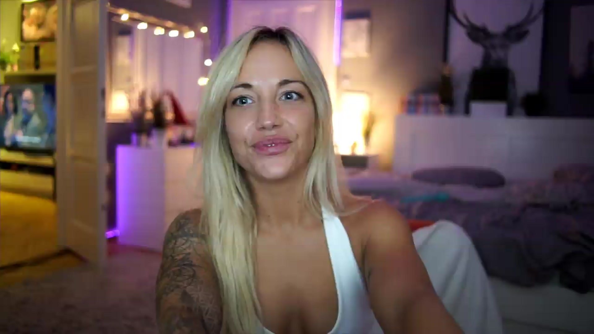 Gallery image thumbnail from Hotangelalli's myfreecams stream on, 08/10/2026, 03:13 image 3 of 20