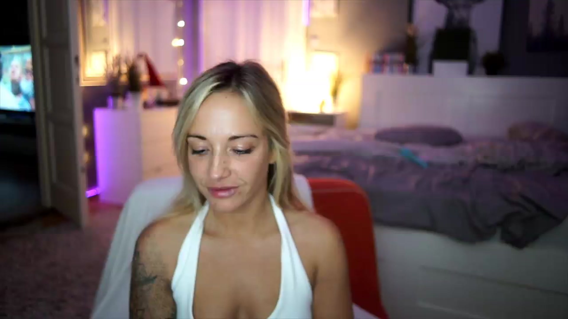 Gallery image thumbnail from Hotangelalli's myfreecams stream on, 08/10/2026, 05:25 image 18 of 20