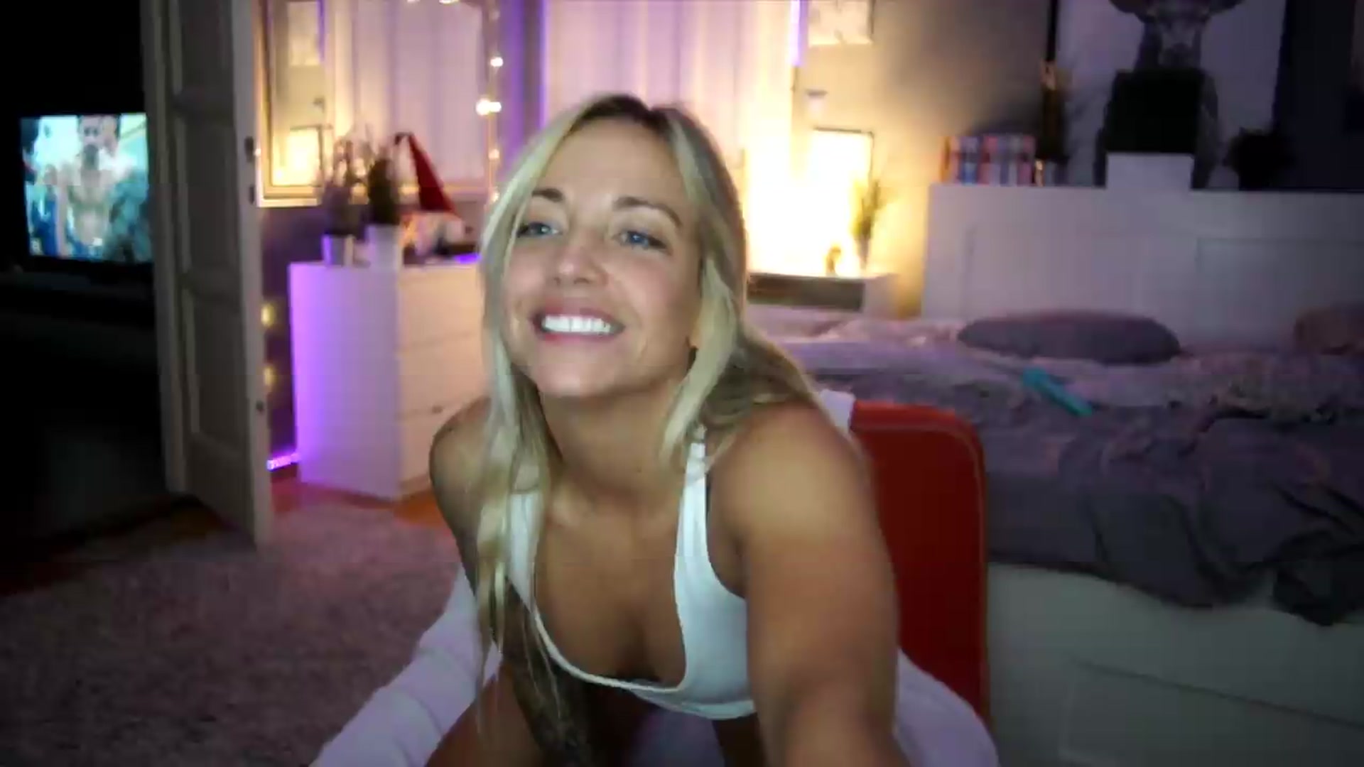 Gallery image thumbnail from Hotangelalli's myfreecams stream on, 08/10/2026, 05:25 image 14 of 20