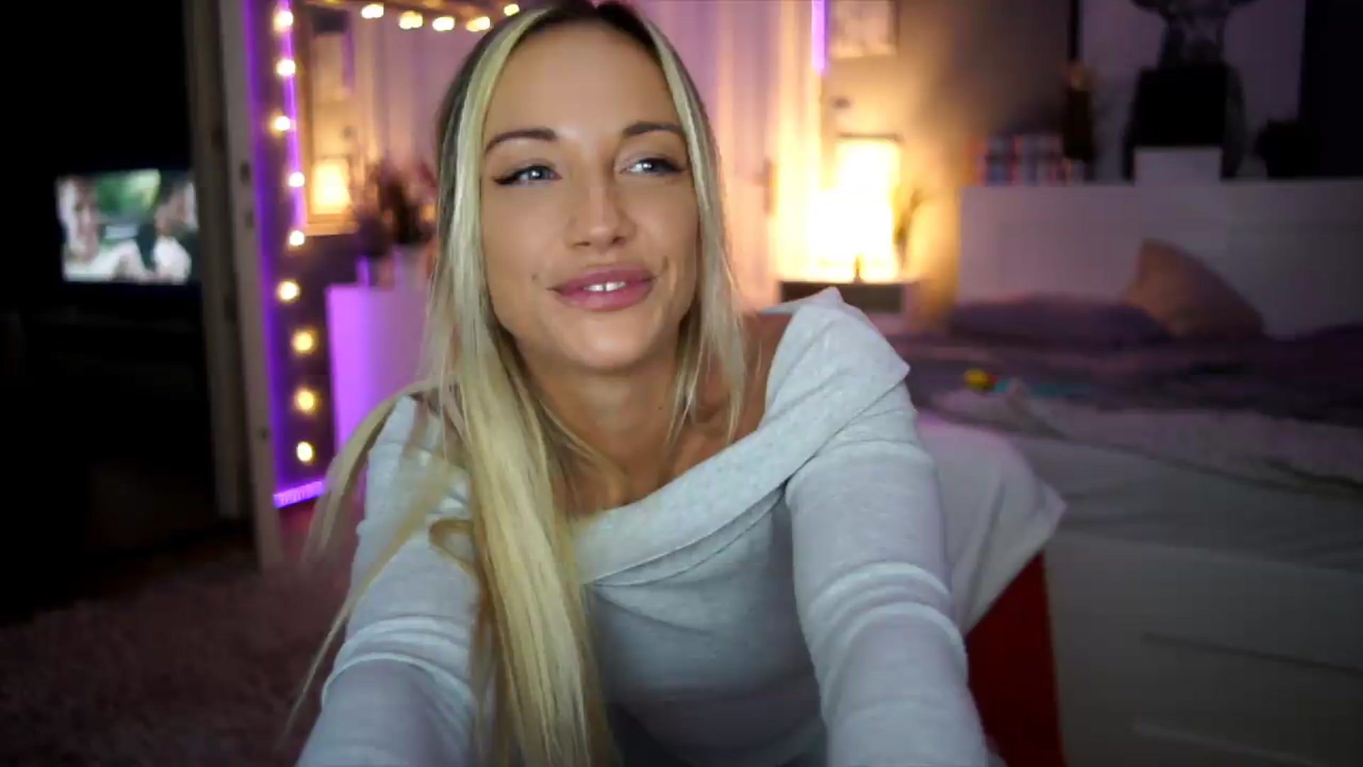 Gallery image thumbnail from Hotangelalli's myfreecams stream on, 08/22/2026, 23:46 image 6 of 20