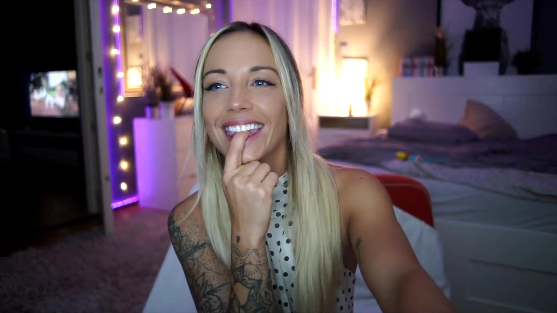 Gallery image thumbnail from Hotangelalli's myfreecams stream on, 08/22/2026, 23:46 image 18 of 20