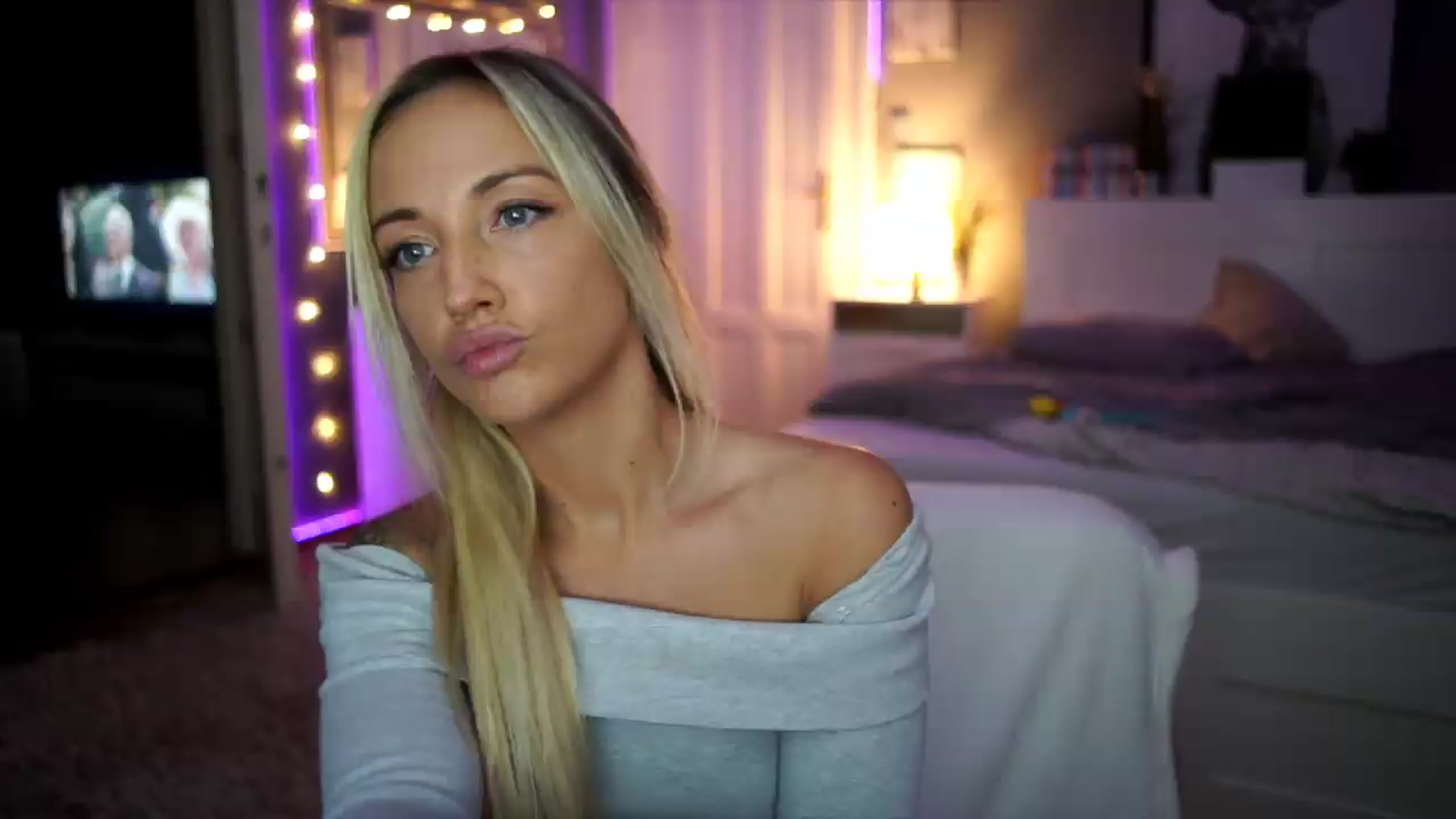 Gallery image thumbnail from Hotangelalli's myfreecams stream on, 08/22/2026, 23:46 image 2 of 20