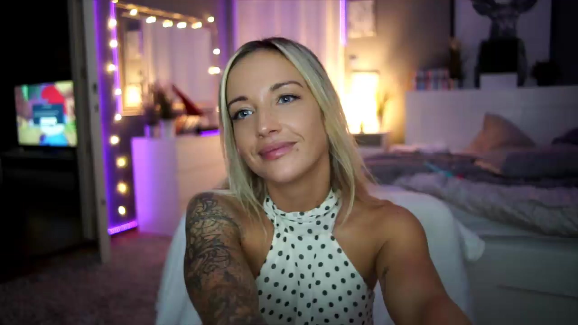 Gallery image thumbnail from Hotangelalli's myfreecams stream on, 08/23/2026, 05:51 image 15 of 20