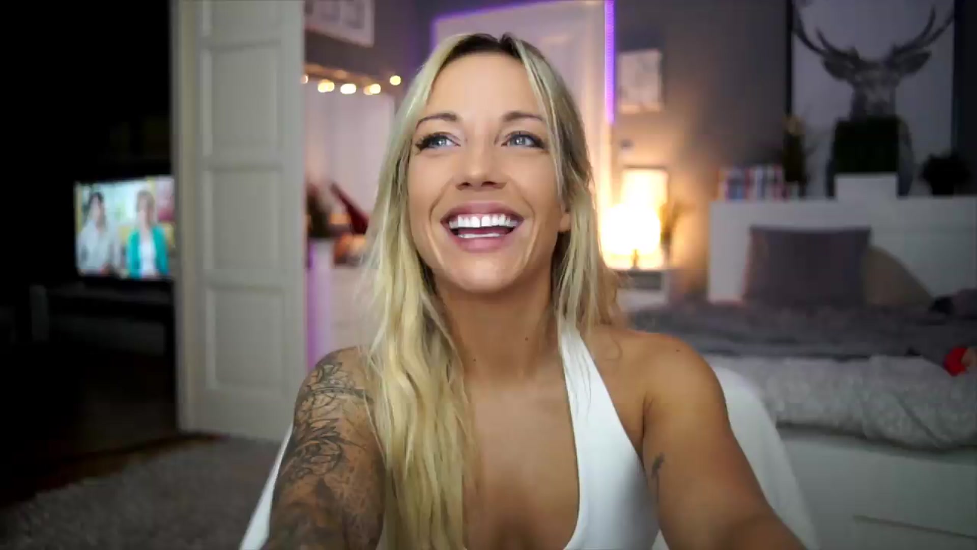 Gallery image thumbnail from Hotangelalli's myfreecams stream on, 08/26/2026, 01:55 image 1 of 20