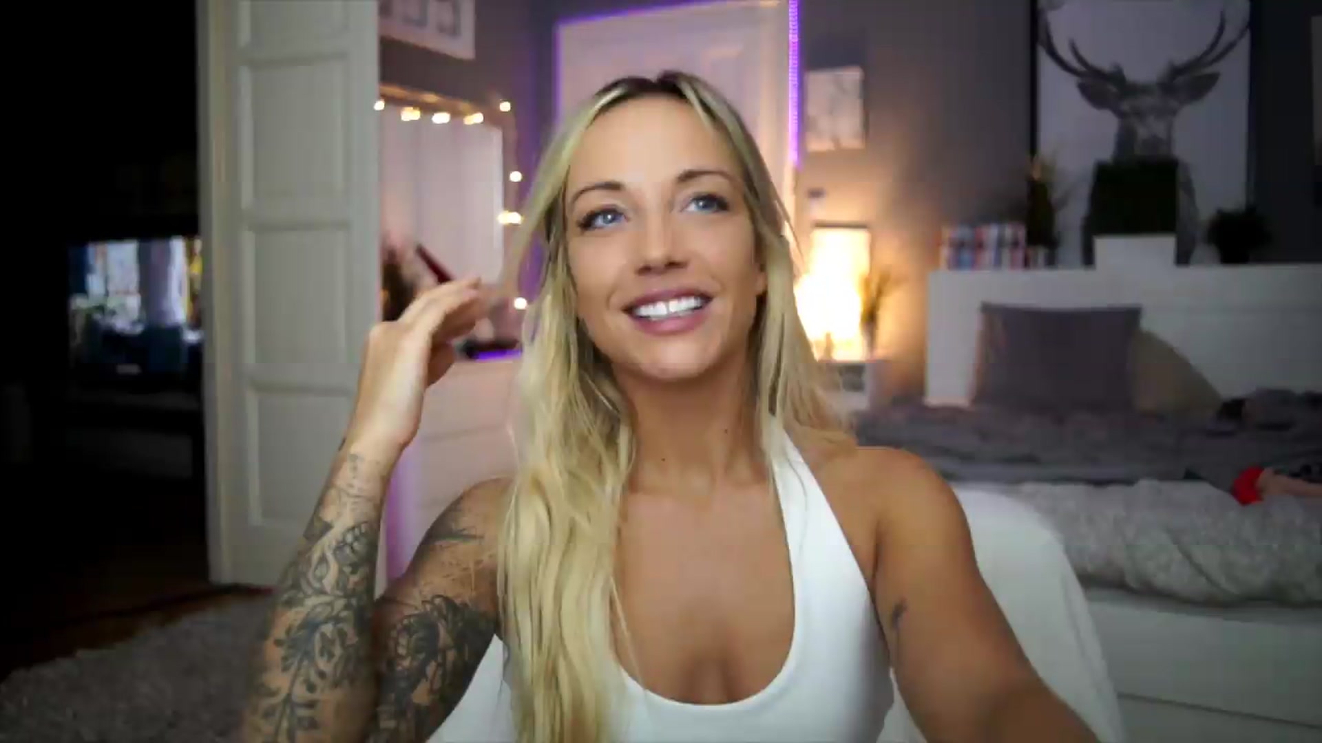 Gallery image thumbnail from Hotangelalli's myfreecams stream on, 08/26/2026, 01:55 image 15 of 20
