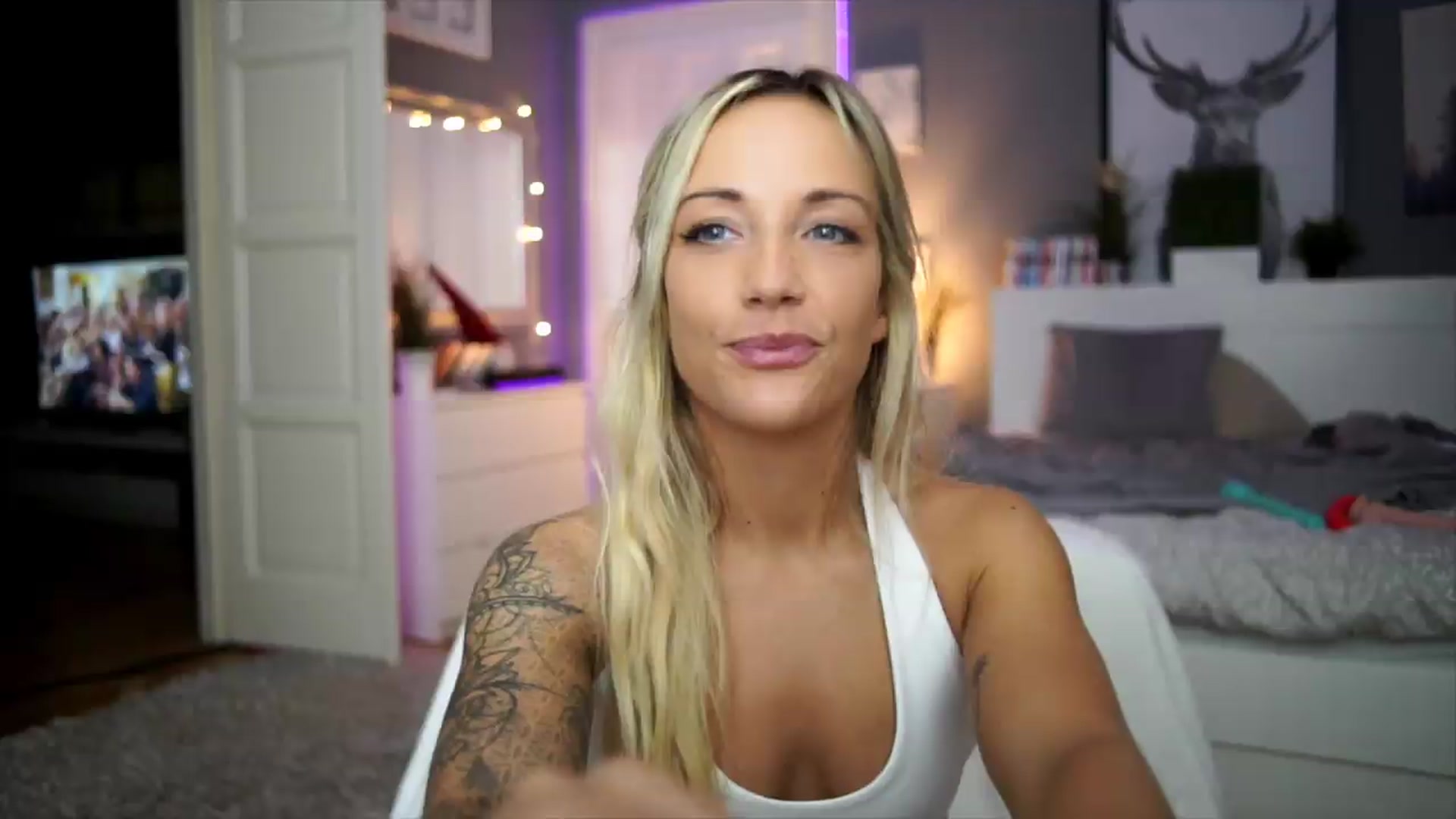 Gallery image thumbnail from Hotangelalli's myfreecams stream on, 08/26/2026, 01:55 image 17 of 20