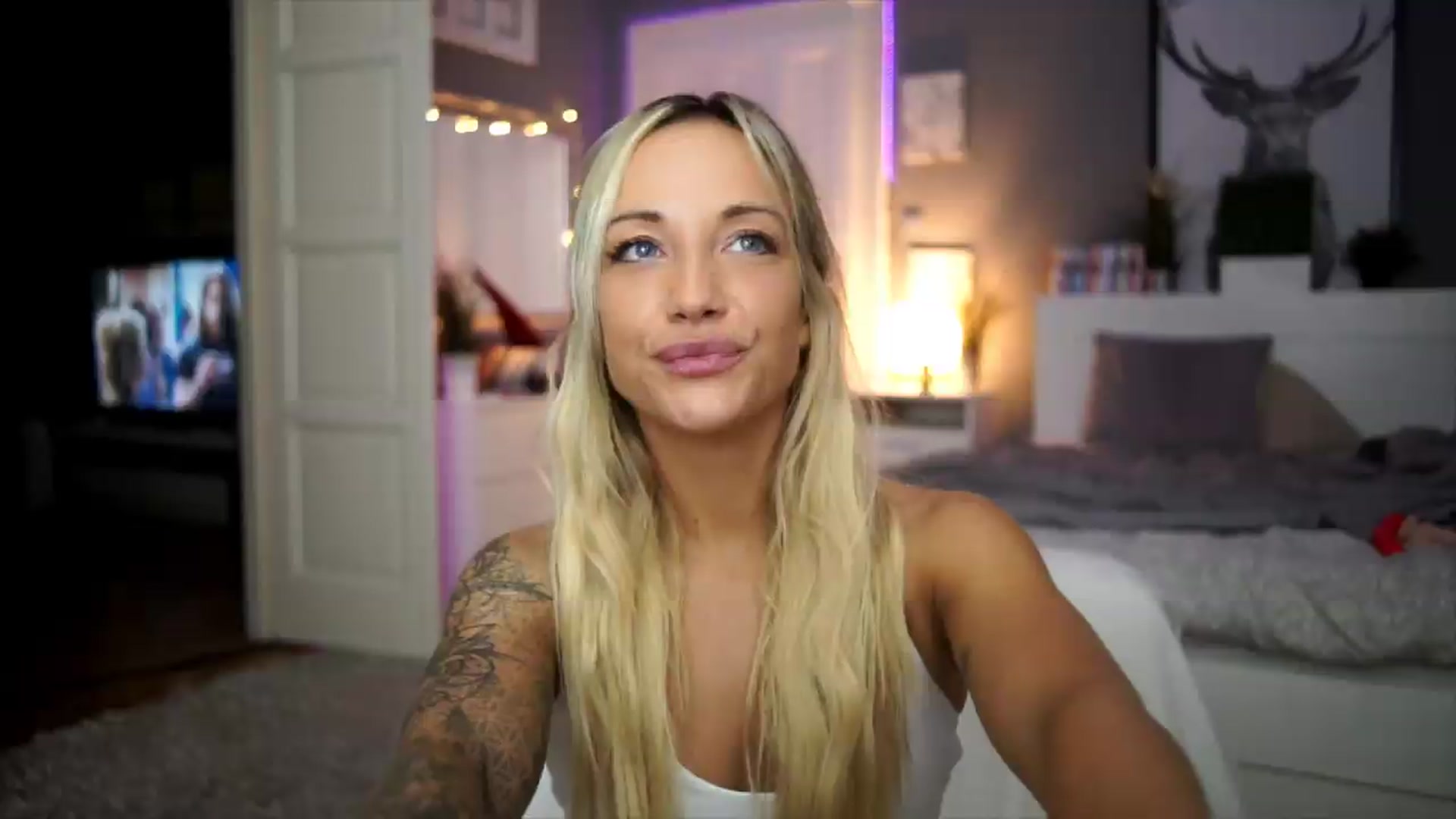 Gallery image thumbnail from Hotangelalli's myfreecams stream on, 08/26/2026, 01:55 image 7 of 20