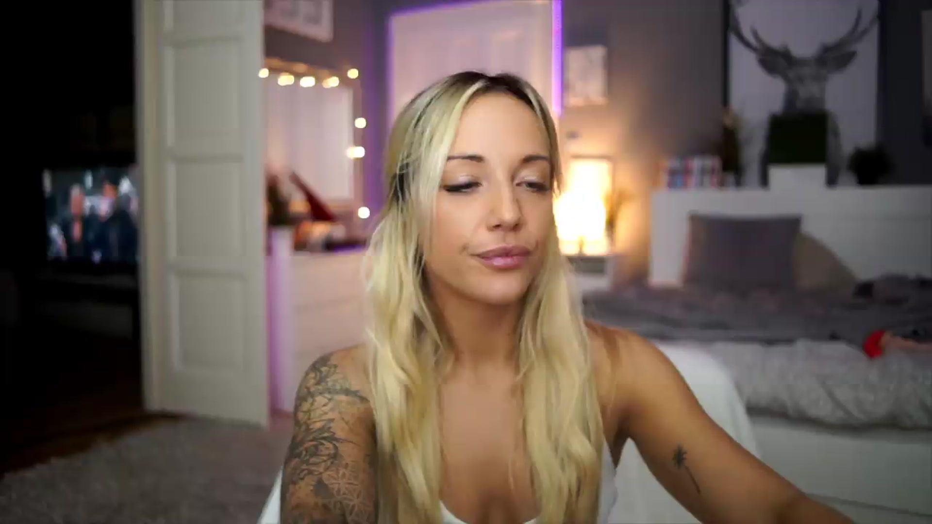 Gallery image thumbnail from Hotangelalli's myfreecams stream on, 08/26/2026, 01:55 image 11 of 20