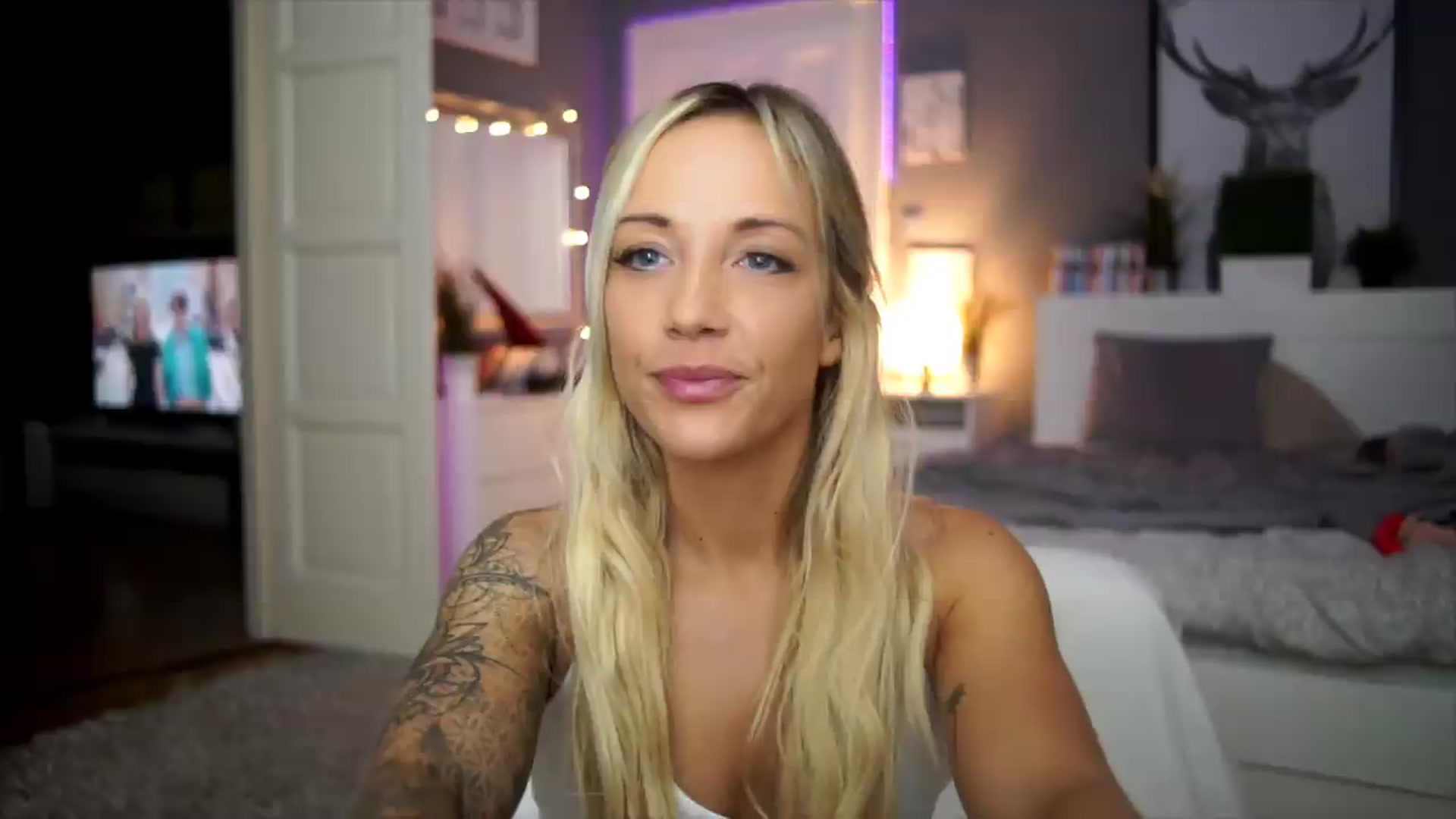 Gallery image thumbnail from Hotangelalli's myfreecams stream on, 08/26/2026, 01:55 image 5 of 20