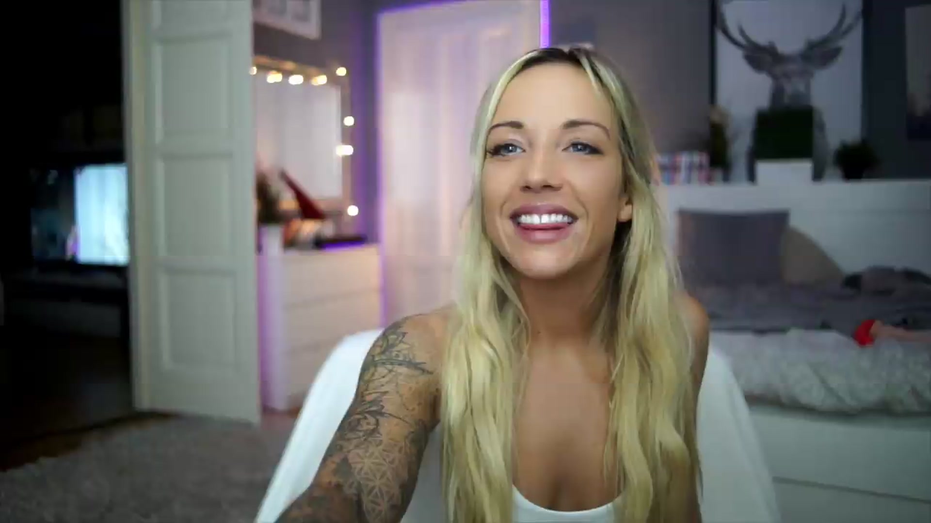 Gallery image thumbnail from Hotangelalli's myfreecams stream on, 08/26/2026, 01:55 image 14 of 20