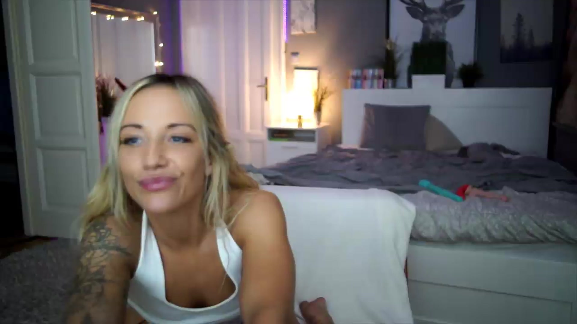 Gallery image thumbnail from Hotangelalli's myfreecams stream on, 08/26/2026, 03:43 image 9 of 20