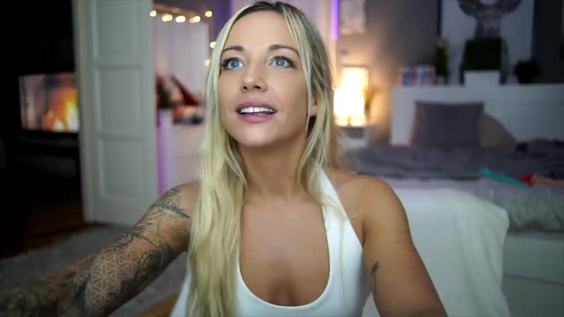 Gallery image thumbnail from Hotangelalli's myfreecams stream on, 08/26/2026, 03:43 image 15 of 20