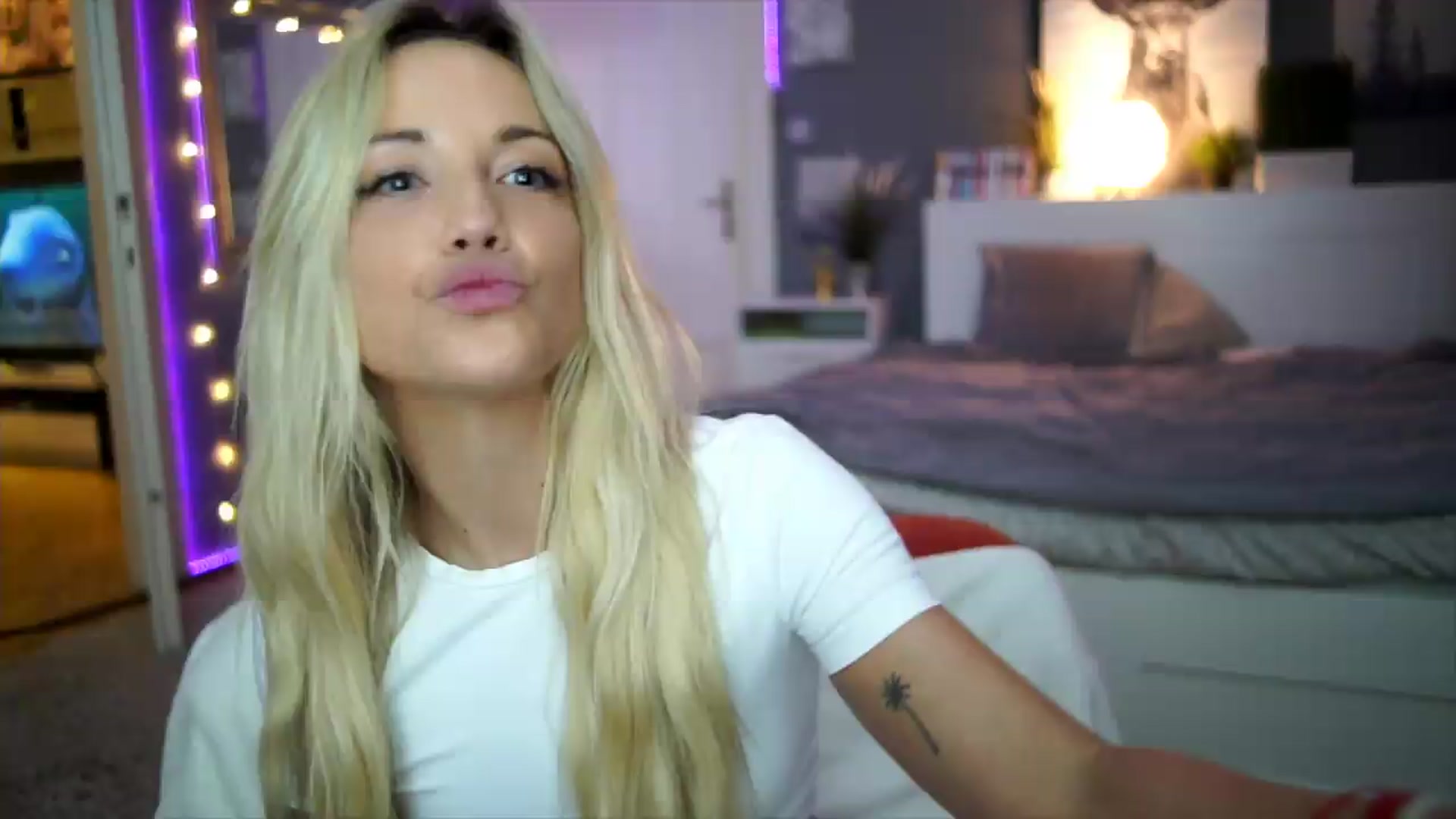 Gallery image thumbnail from Hotangelalli's myfreecams stream on, 09/03/2026, 01:34 image 1 of 20