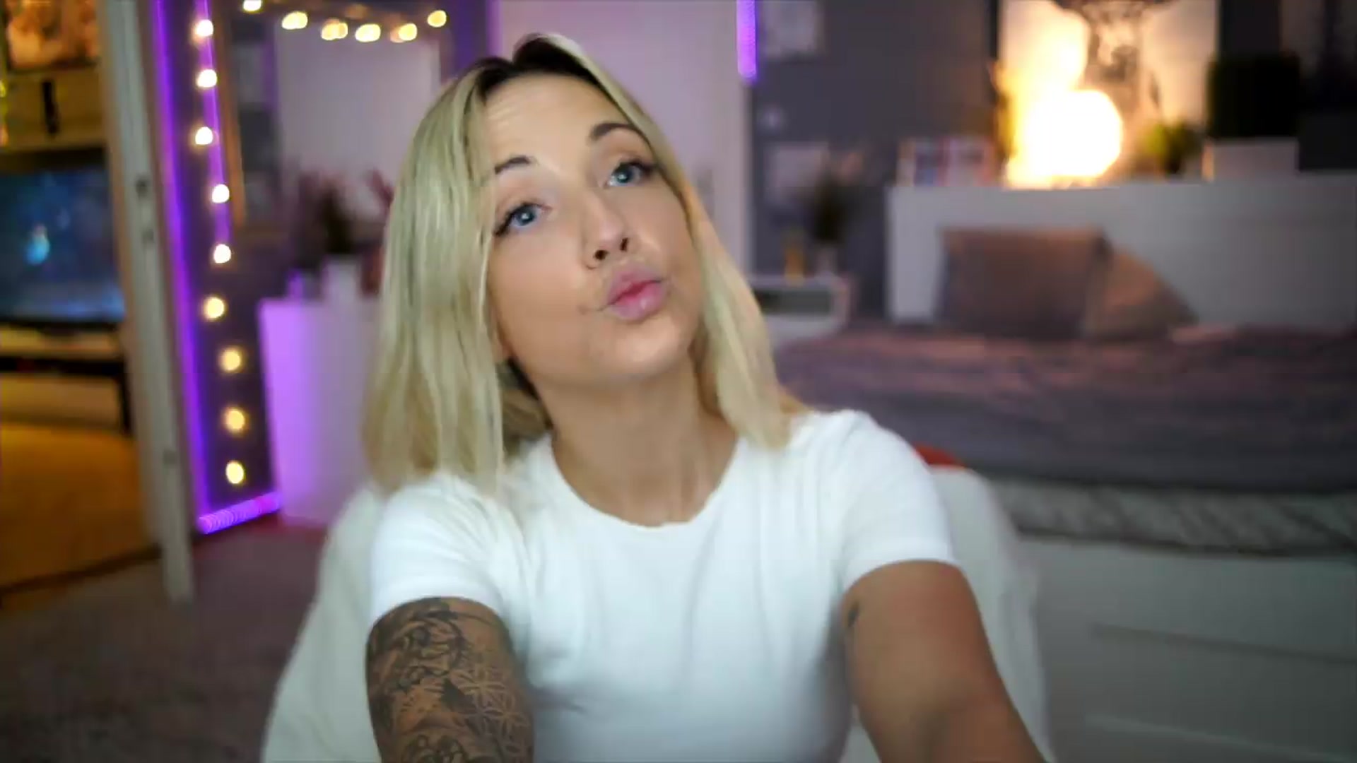 Gallery image thumbnail from Hotangelalli's myfreecams stream on, 09/03/2026, 01:34 image 4 of 20