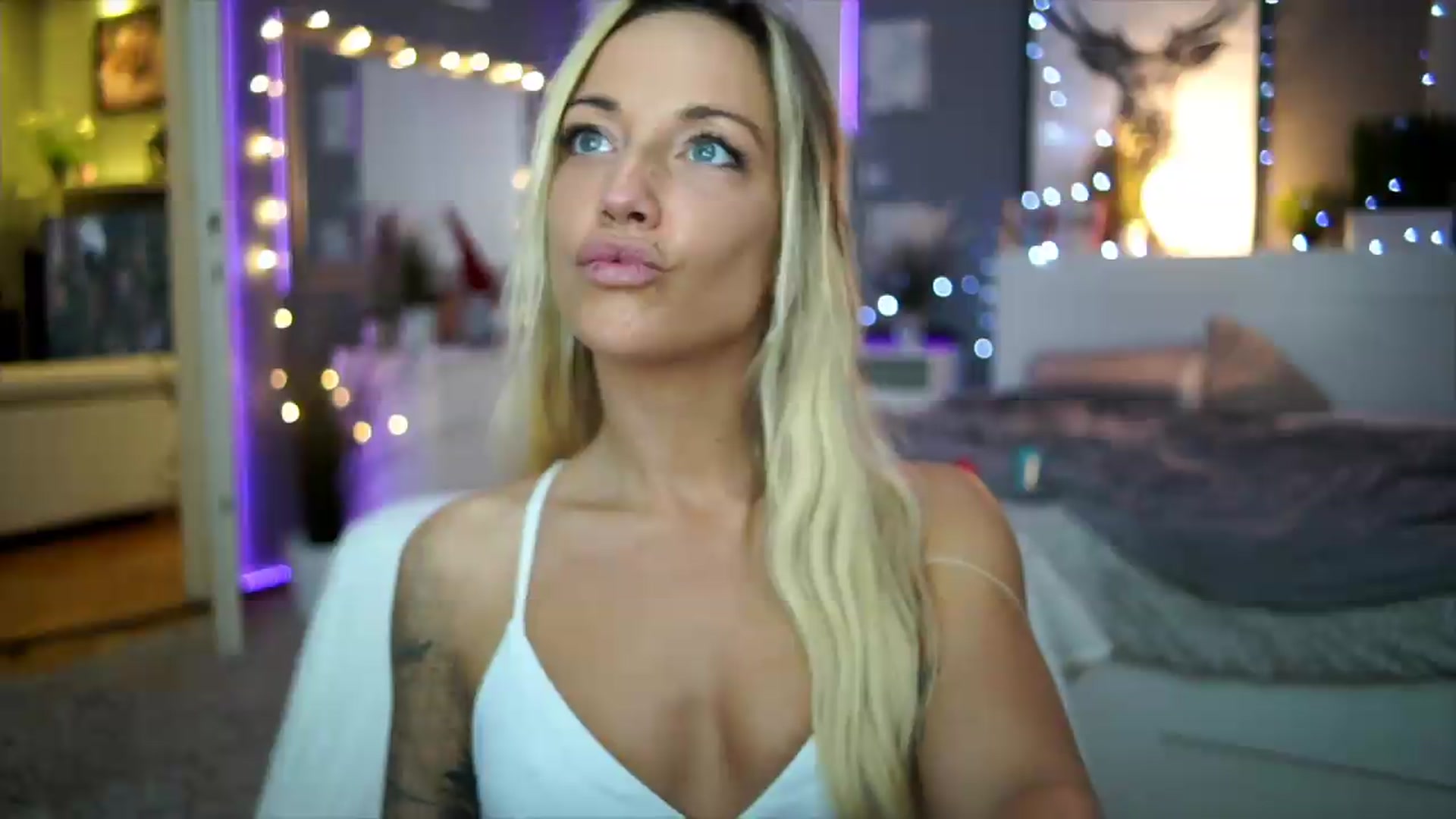 Gallery image thumbnail from Hotangelalli's myfreecams stream on, 09/04/2026, 24:10 image 18 of 20