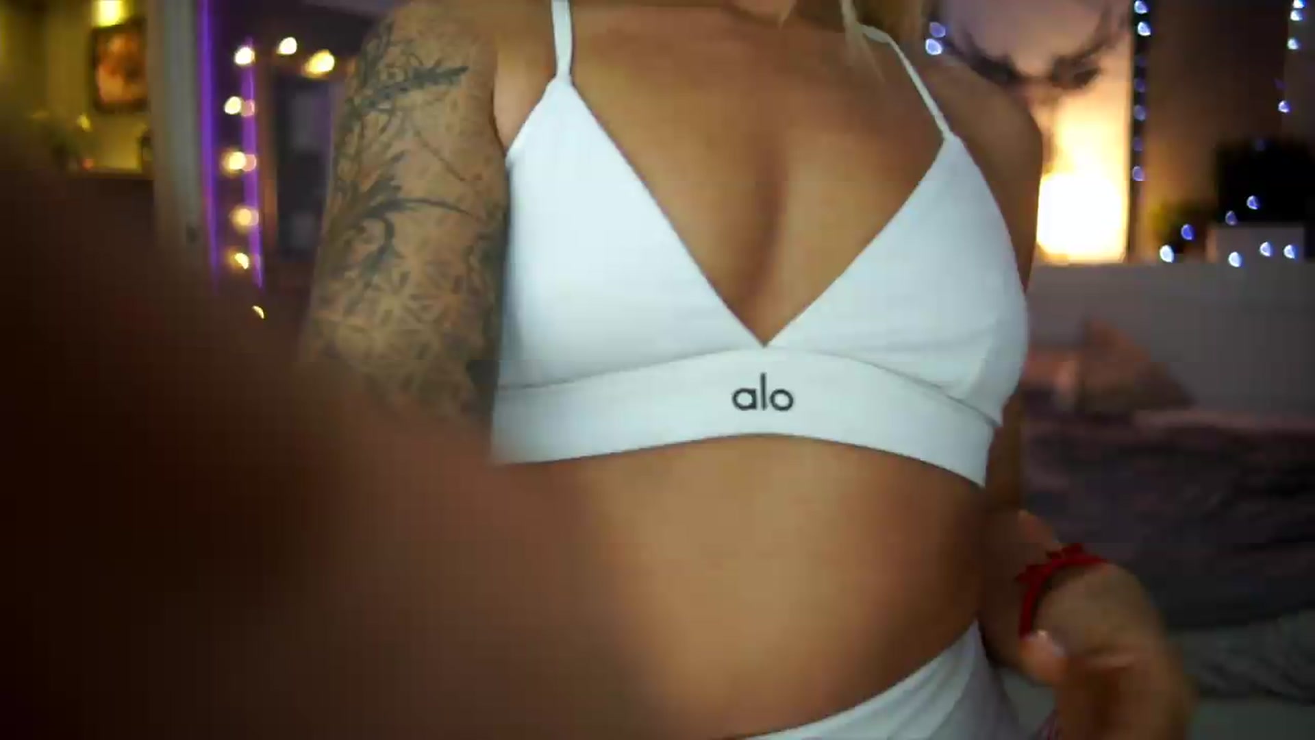 Gallery image thumbnail from Hotangelalli's myfreecams stream on, 09/04/2026, 24:10 image 16 of 20