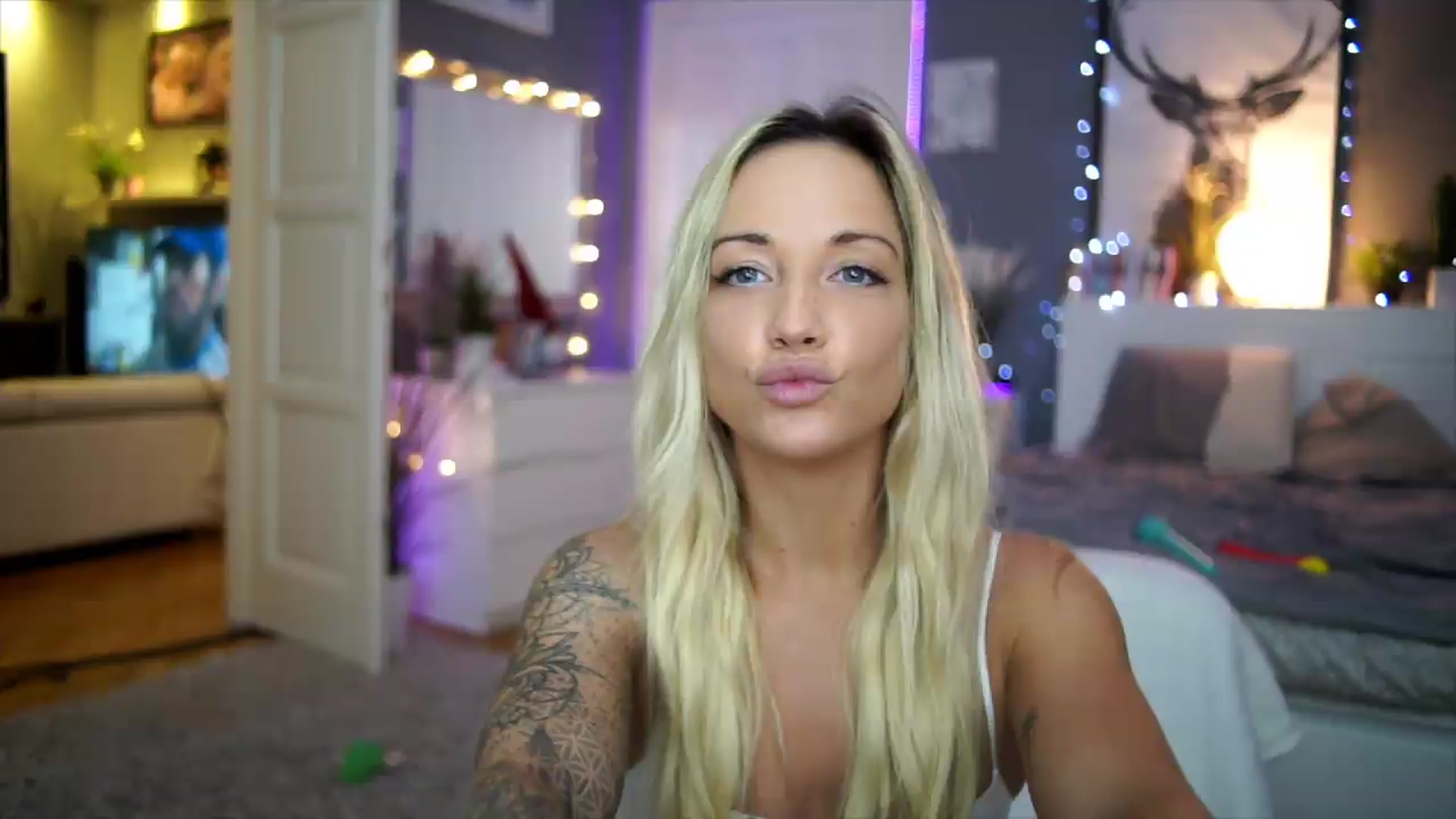 Gallery image thumbnail from Hotangelalli's myfreecams stream on, 09/06/2026, 24:50 image 15 of 20