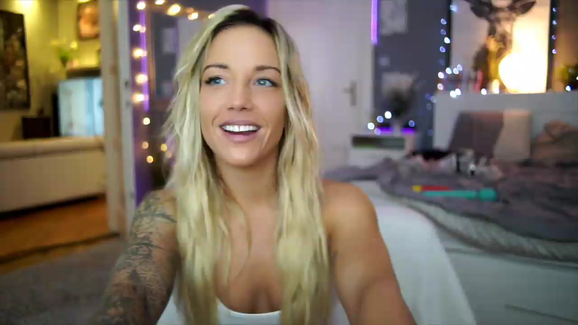 Gallery image thumbnail from Hotangelalli's myfreecams stream on, 09/06/2026, 23:04 image 1 of 20