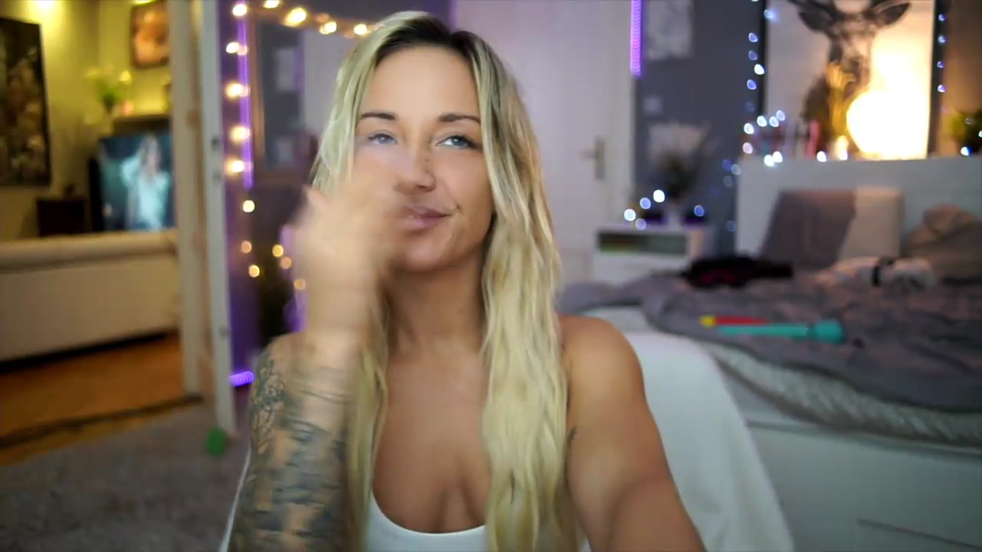 Gallery image thumbnail from Hotangelalli's myfreecams stream on, 09/06/2026, 23:04 image 5 of 20