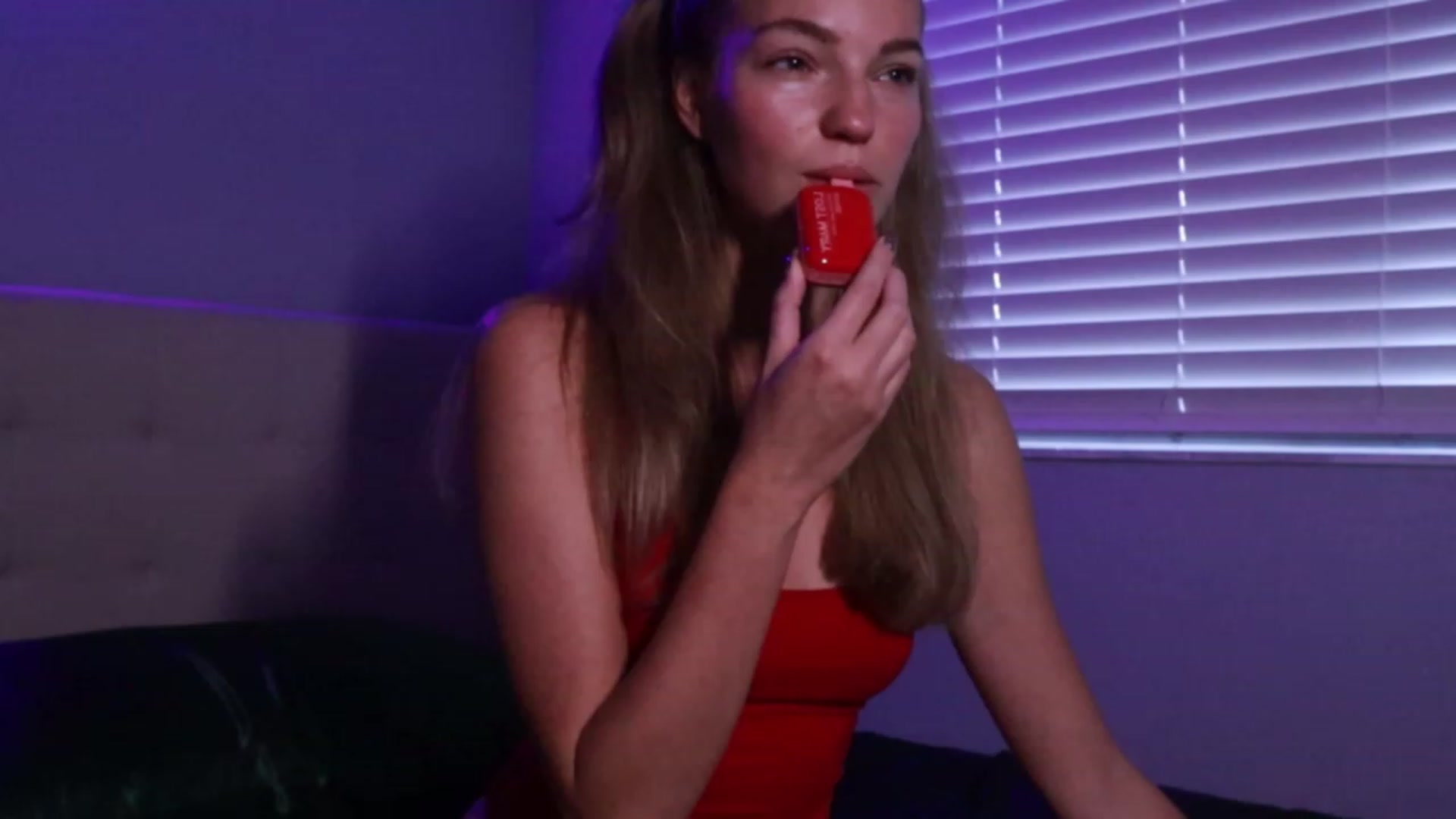 Gallery image thumbnail from Hotfound404's myfreecams stream on, 12/25/2023, 19:48 image 12 of 20