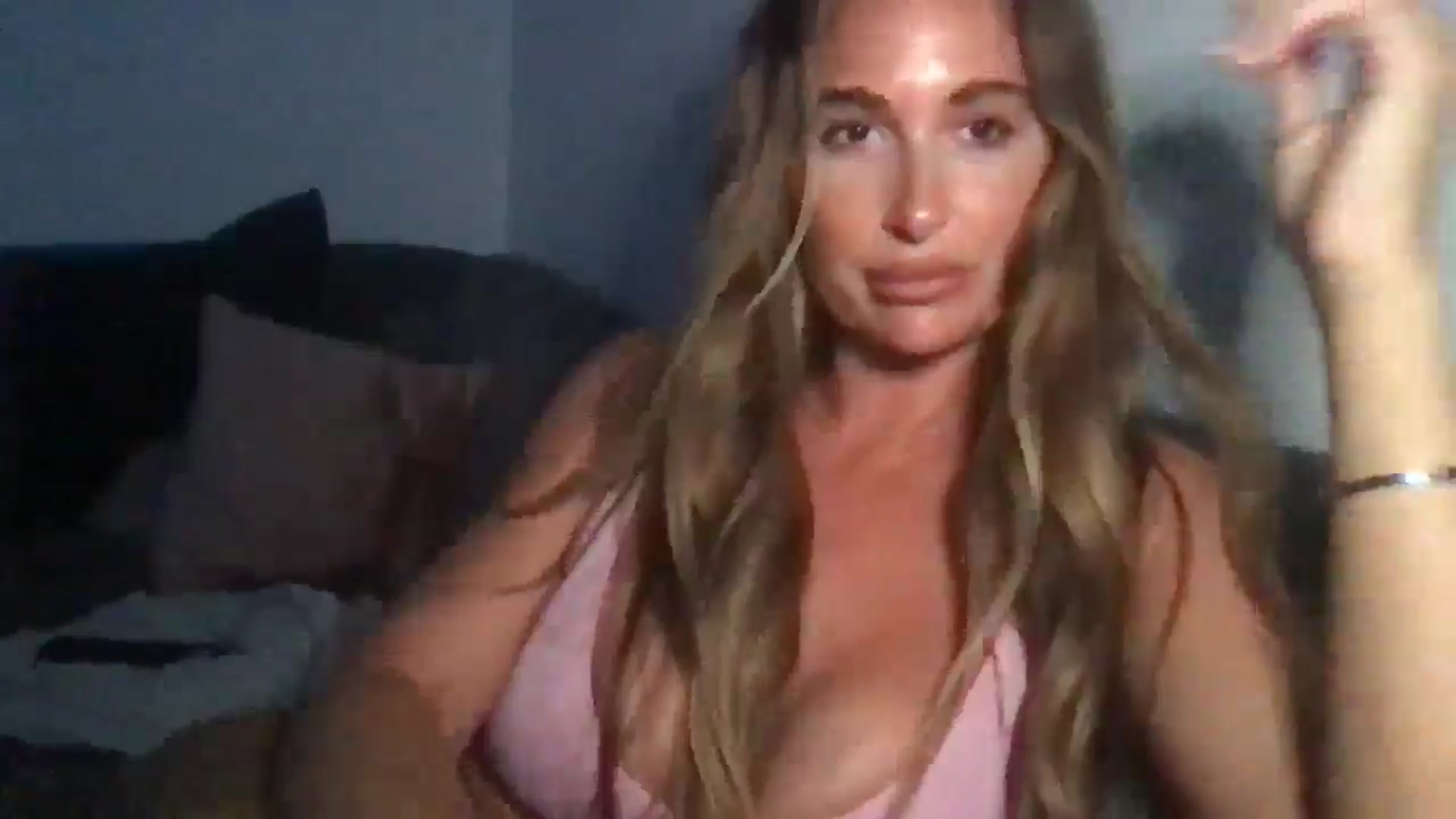 Gallery image thumbnail from Hotmama5's myfreecams stream on, 08/15/2025, 20:54 image 5 of 20