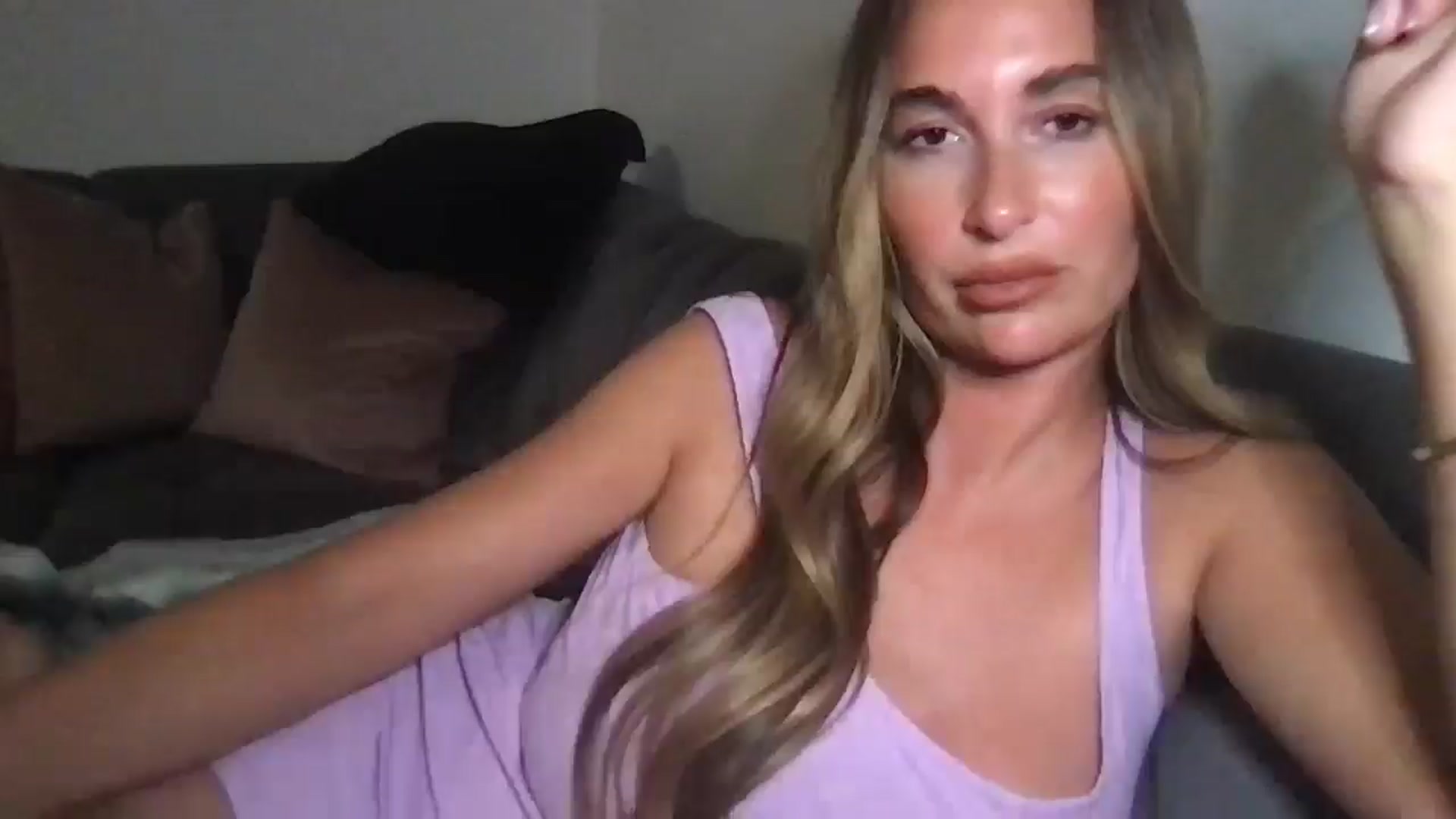 Gallery image thumbnail from Hotmama5's myfreecams stream on, 08/20/2025, 21:01 image 20 of 20