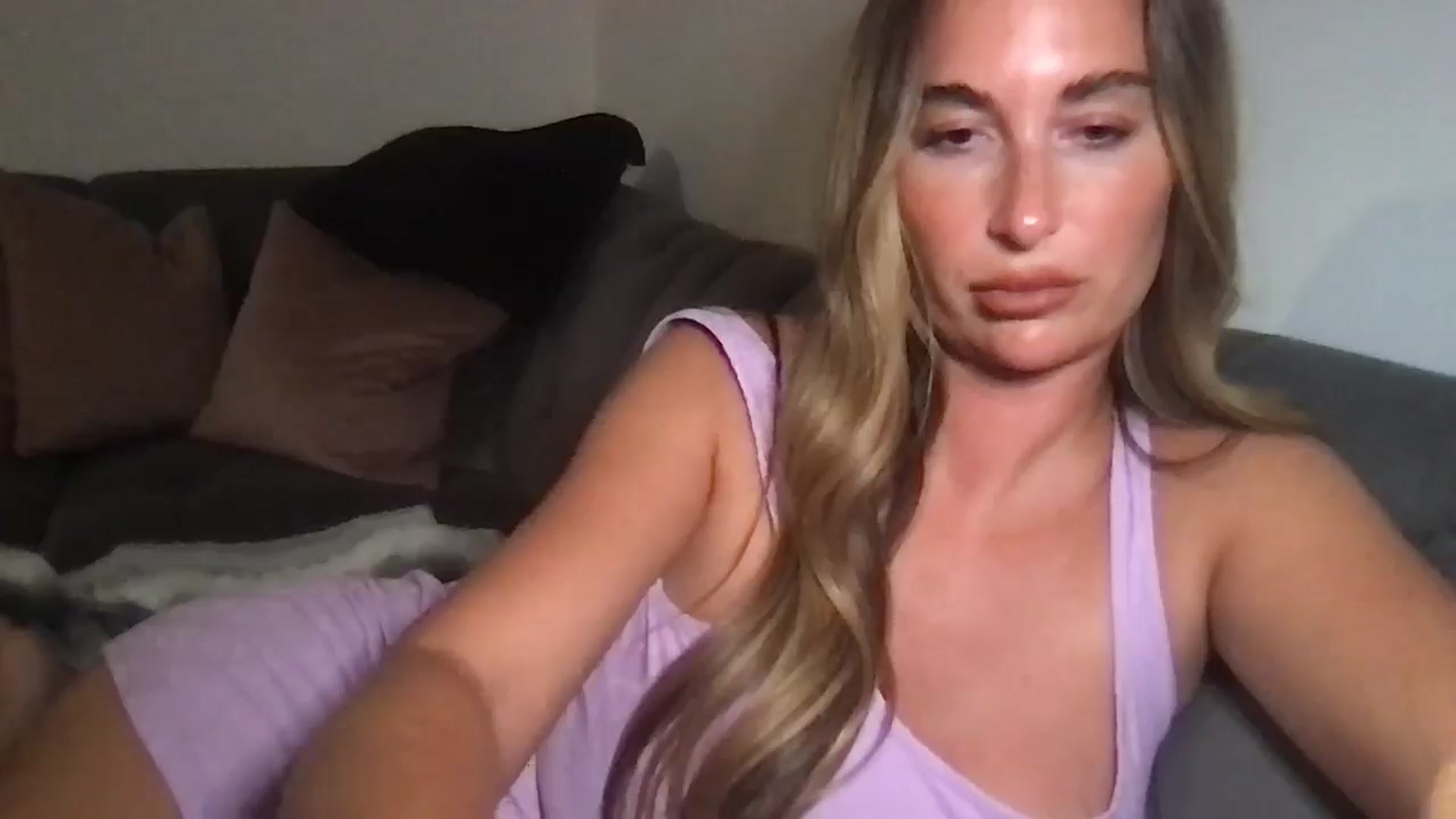 Gallery image thumbnail from Hotmama5's myfreecams stream on, 08/20/2025, 21:01 image 19 of 20