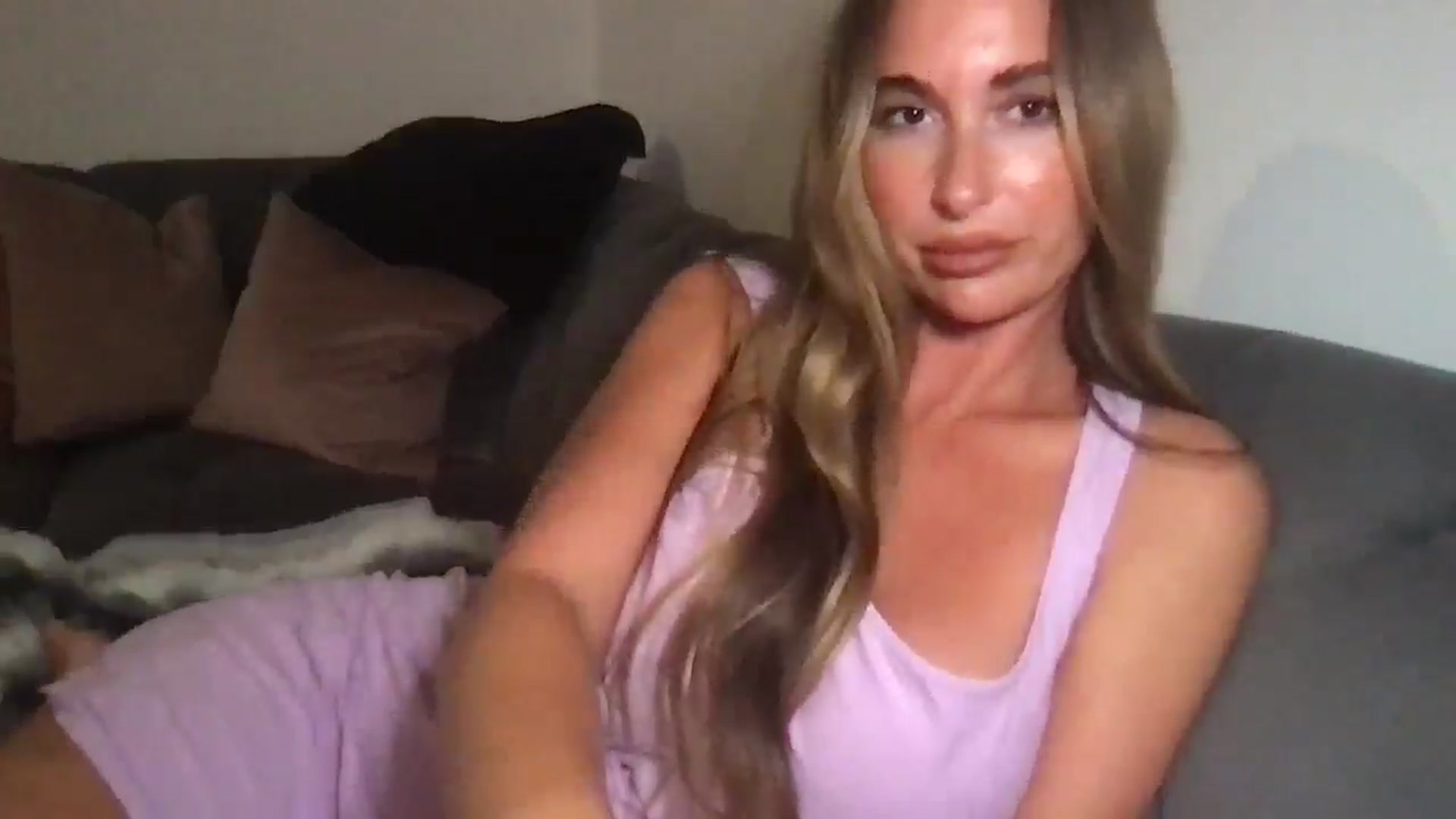 Gallery image thumbnail from Hotmama5's myfreecams stream on, 08/20/2025, 21:01 image 2 of 20
