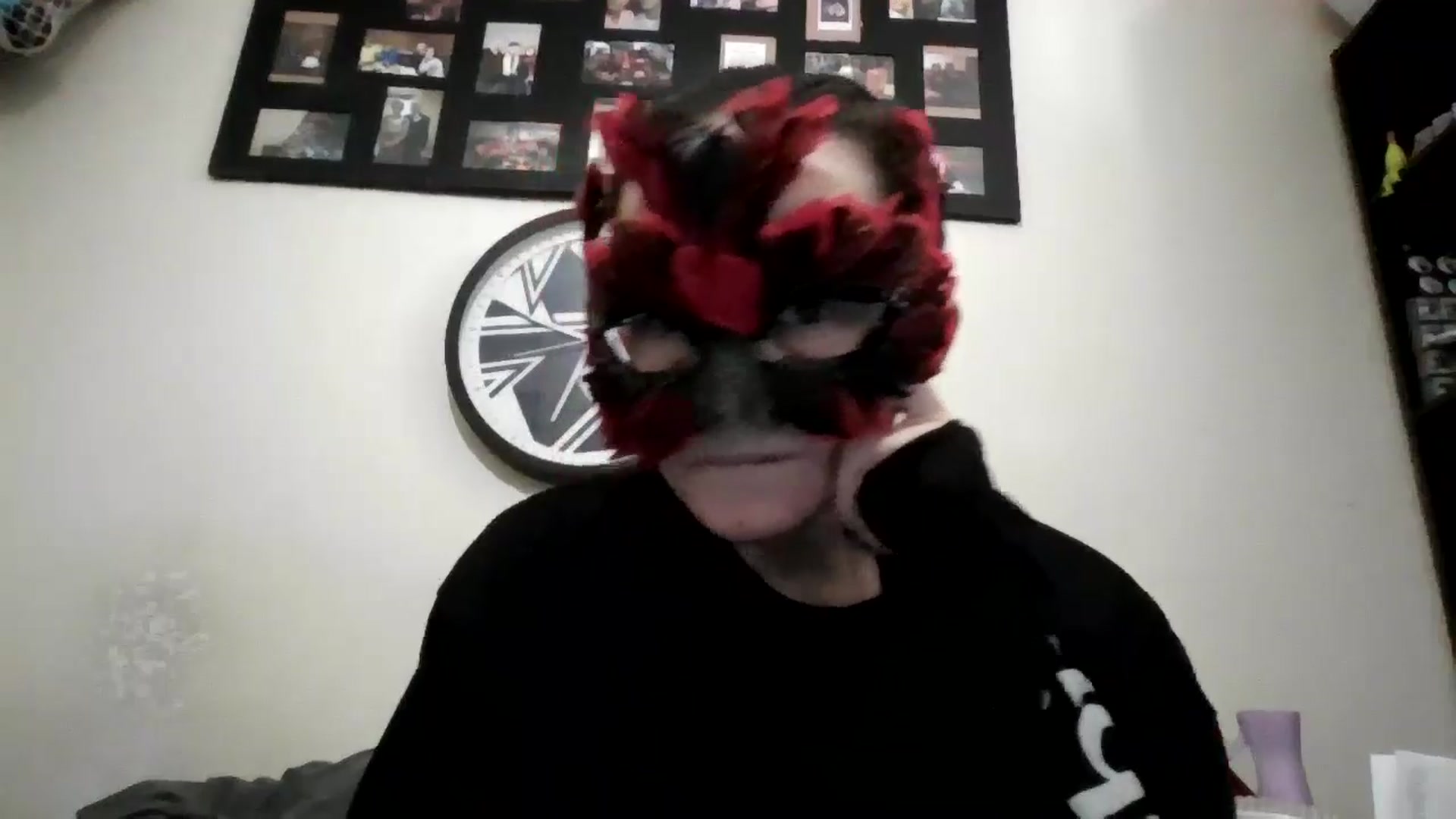 Gallery image thumbnail from Hotmilf2026's myfreecams stream on, 11/16/2025, 17:31 image 8 of 20