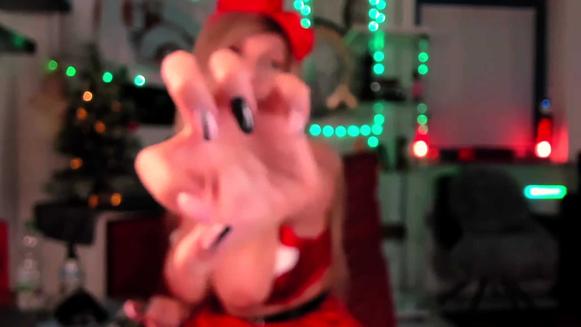 Gallery image thumbnail from Hotmilf83's myfreecams stream on, 12/25/2024, 22:51 image 12 of 20