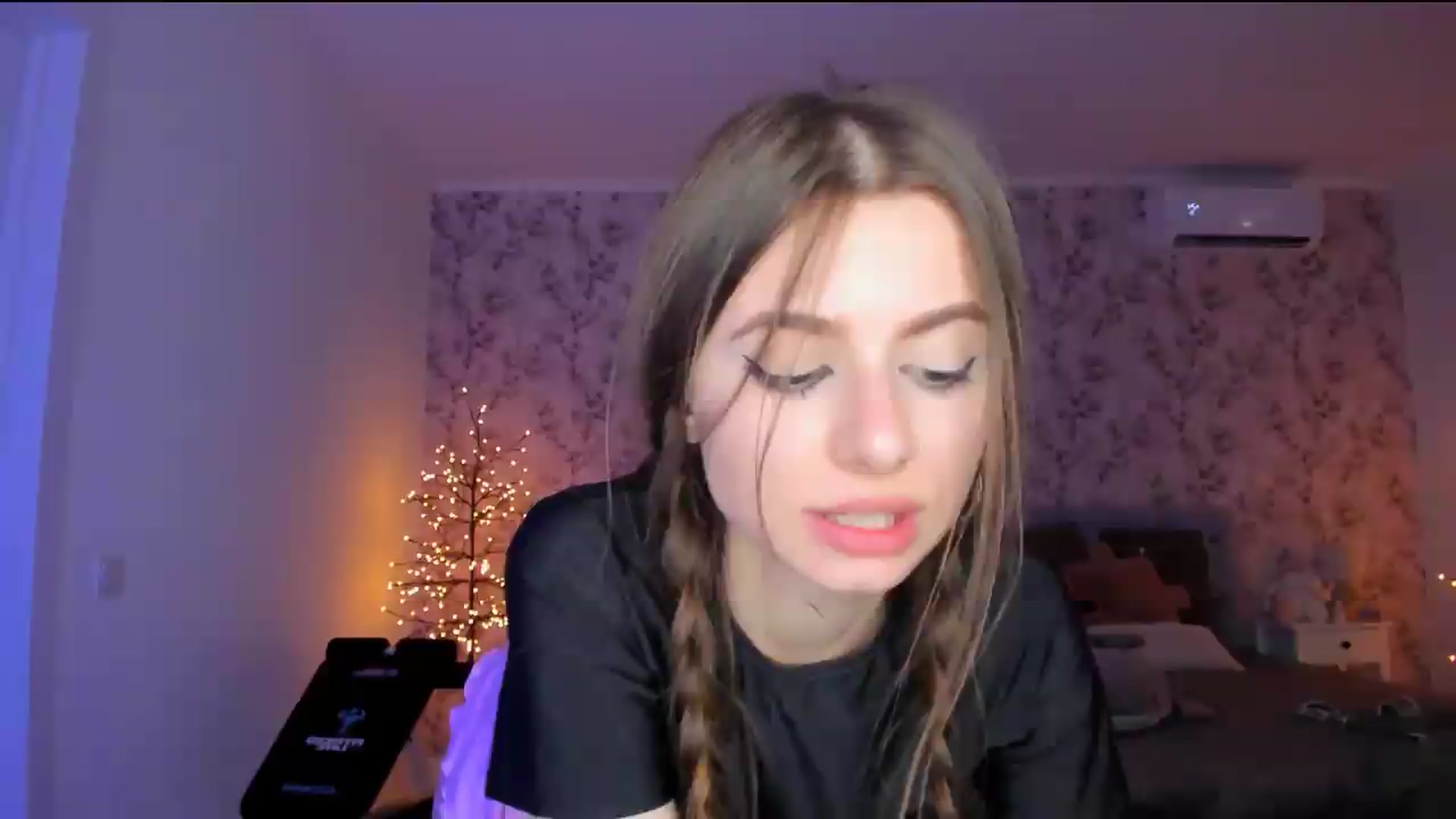 Gallery image thumbnail from Hotmolly_'s myfreecams stream on, 08/07/2026, 15:05 image 10 of 20