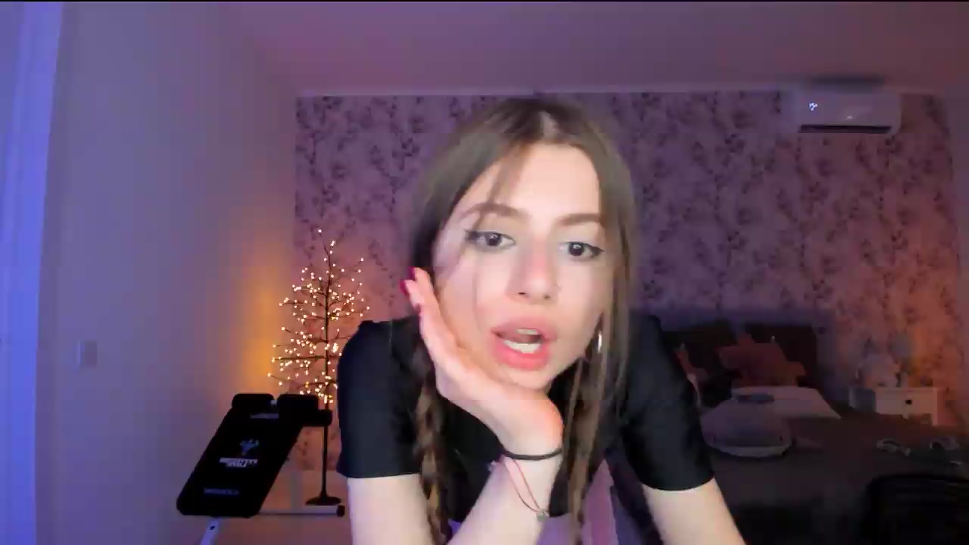 Gallery image thumbnail from Hotmolly_'s myfreecams stream on, 08/07/2026, 15:05 image 4 of 20