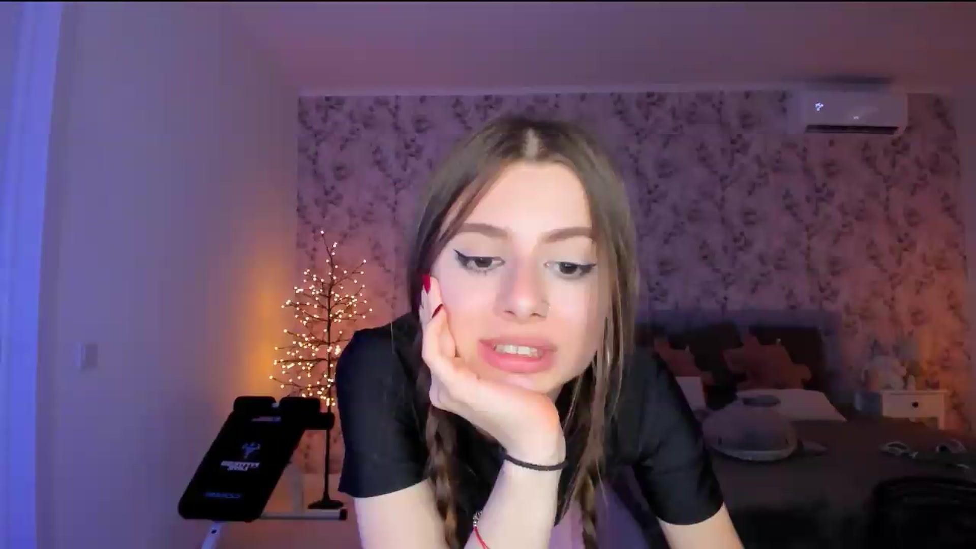 Gallery image thumbnail from Hotmolly_'s myfreecams stream on, 08/07/2026, 15:05 image 1 of 20