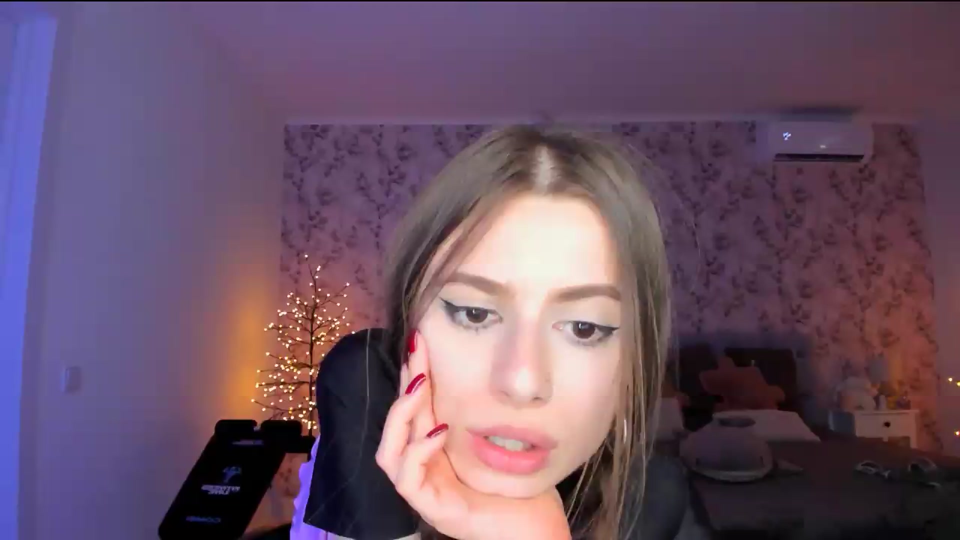 Gallery image thumbnail from Hotmolly_'s myfreecams stream on, 08/07/2026, 15:05 image 11 of 20